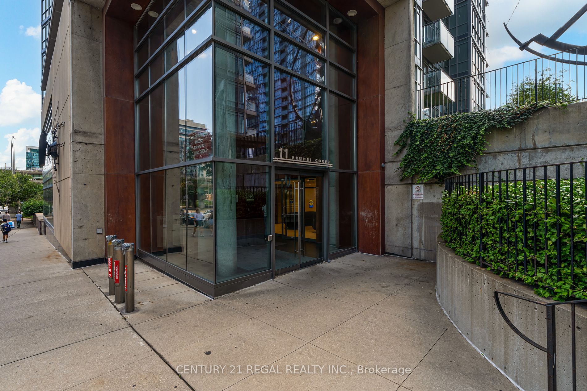 11 Brunel Court, #216