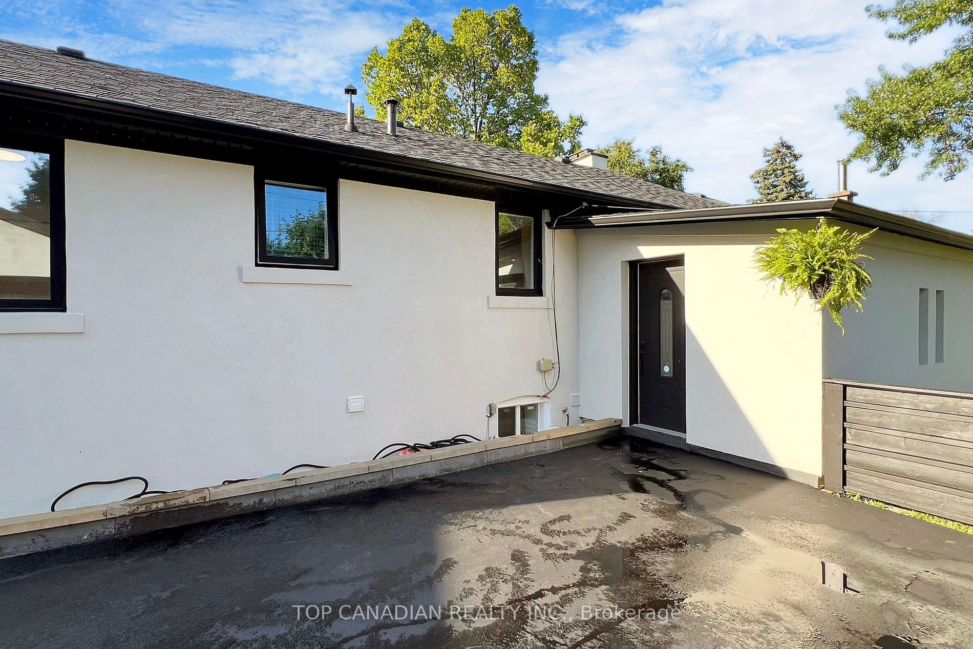 11 Kenton Drive