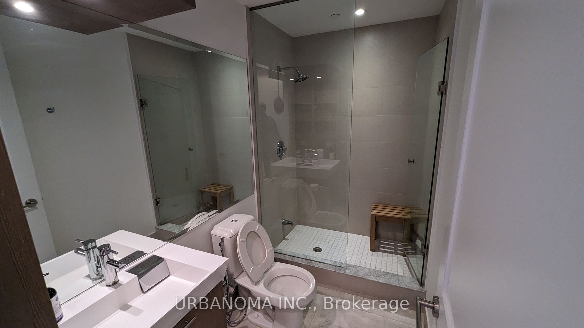 388 Yonge St W, #6116