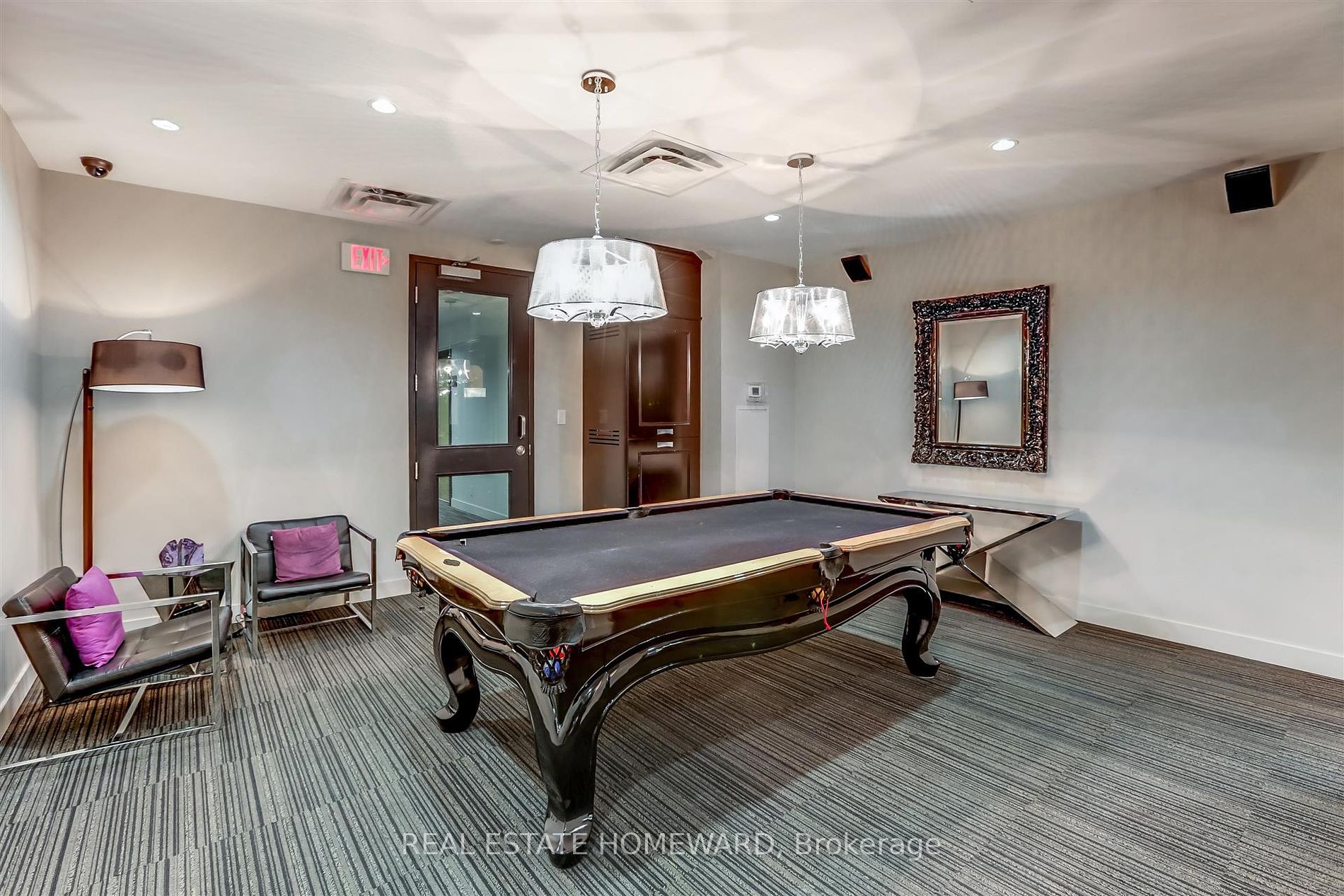569 King St E, #406