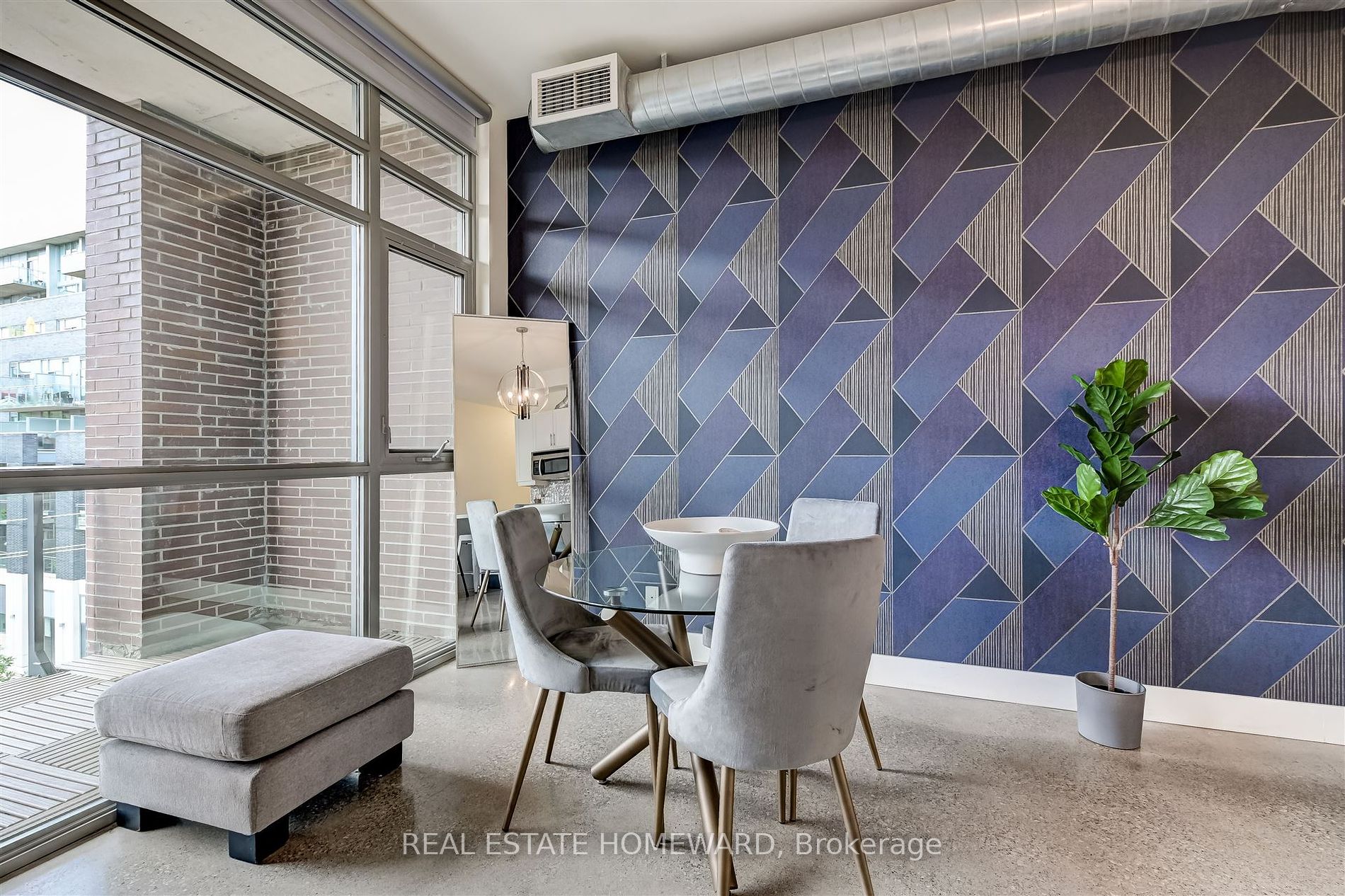 569 King St E, #406