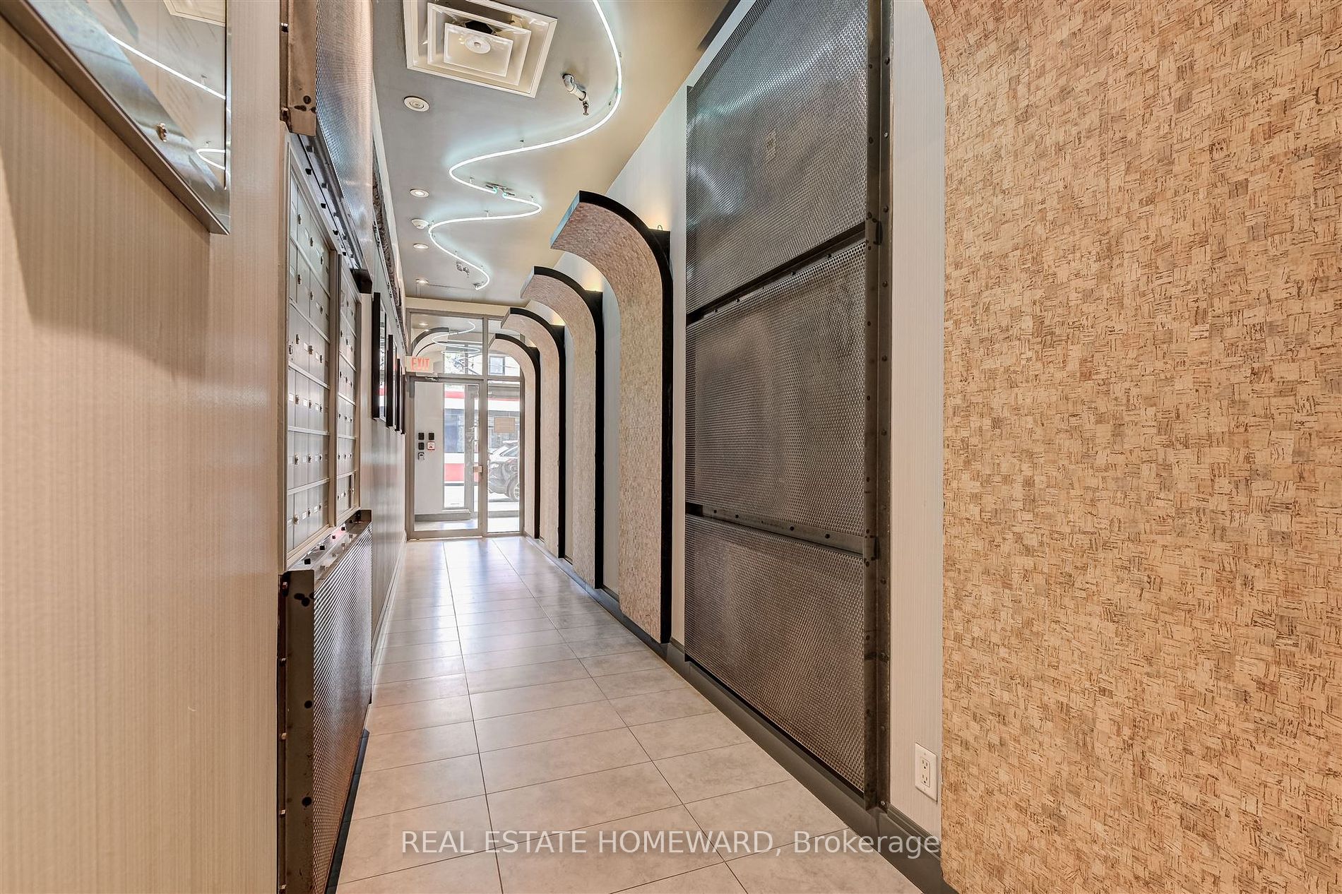 569 King St E, #406
