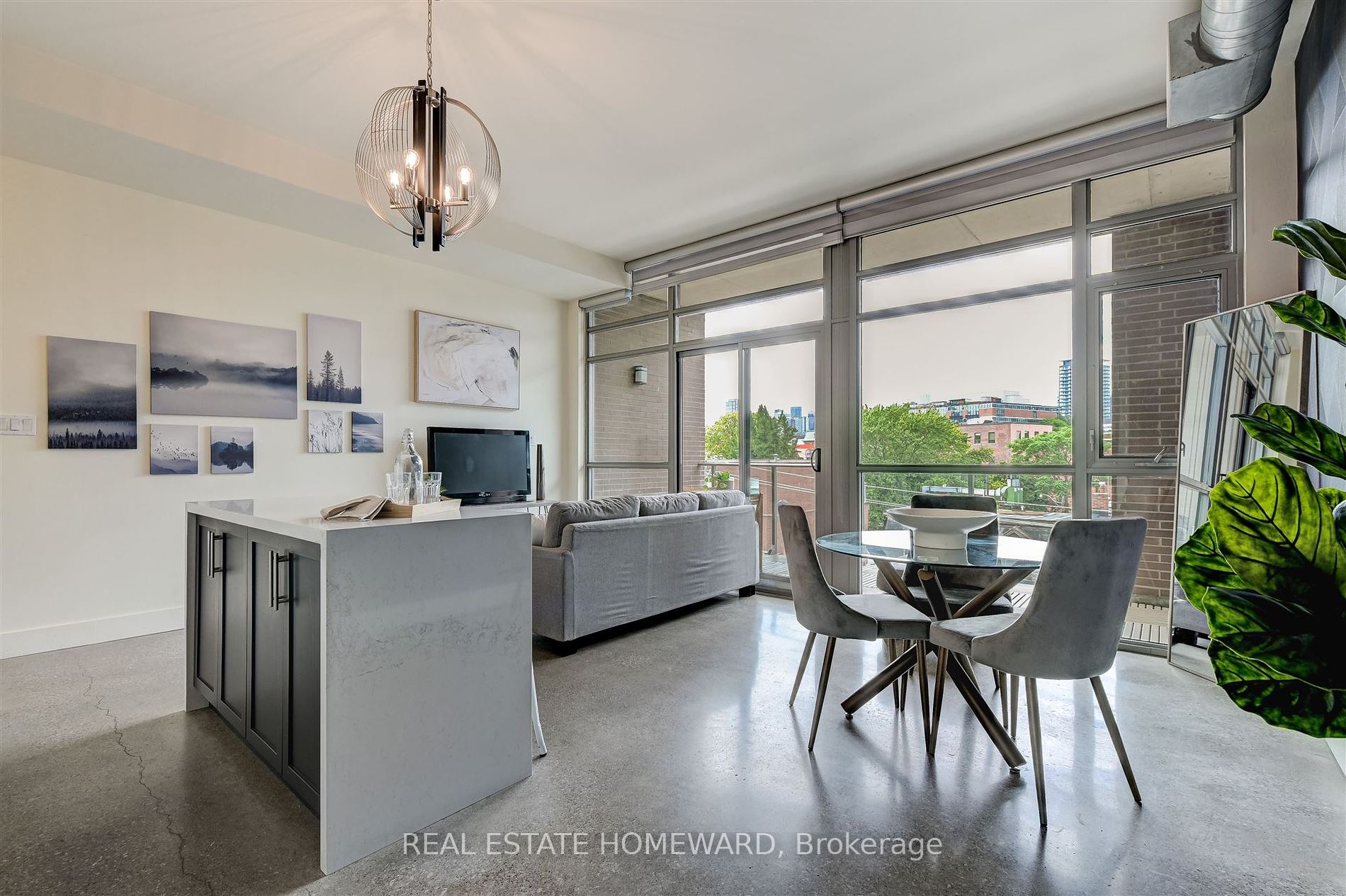 569 King St E, #406