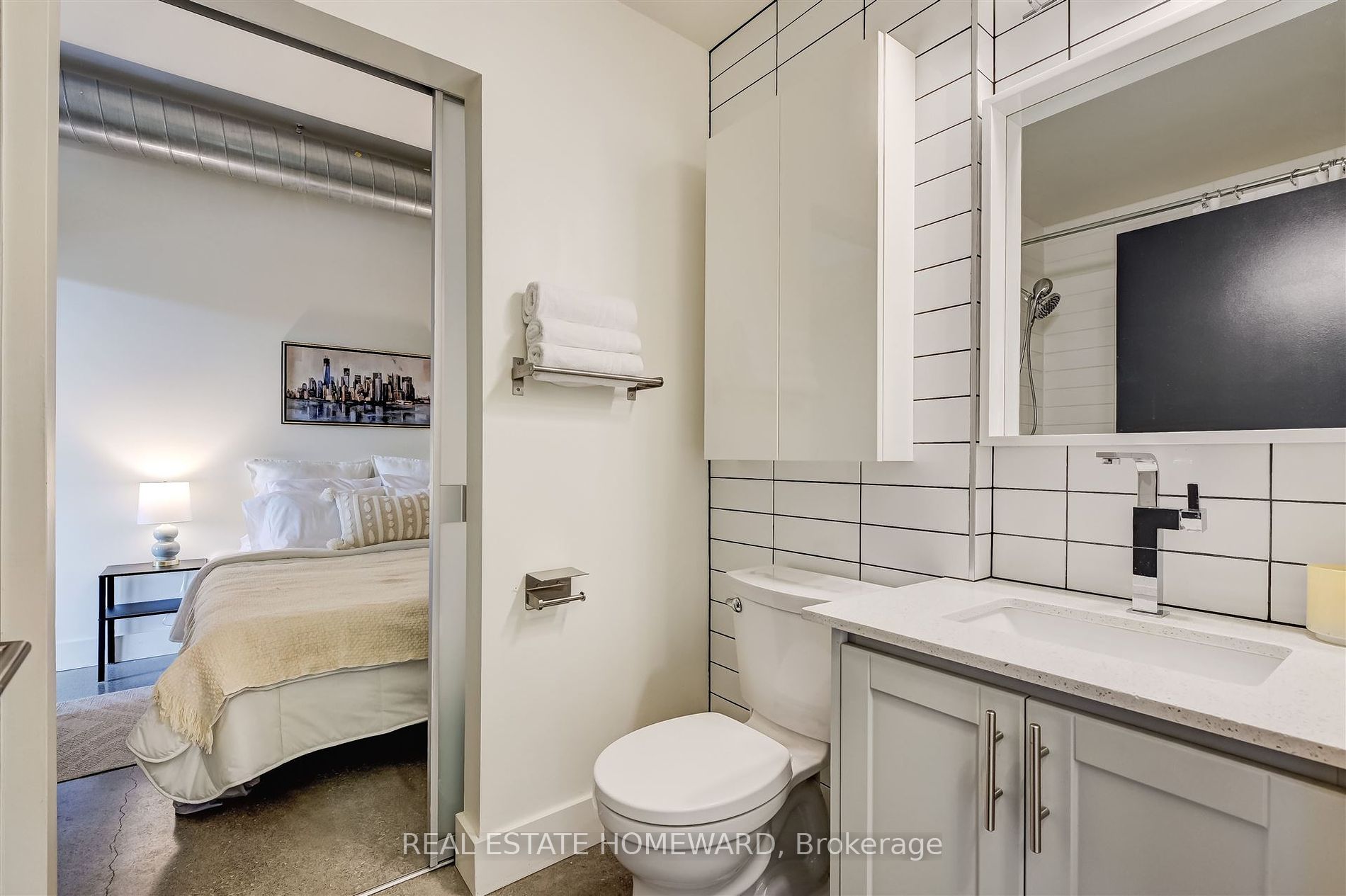 569 King St E, #406