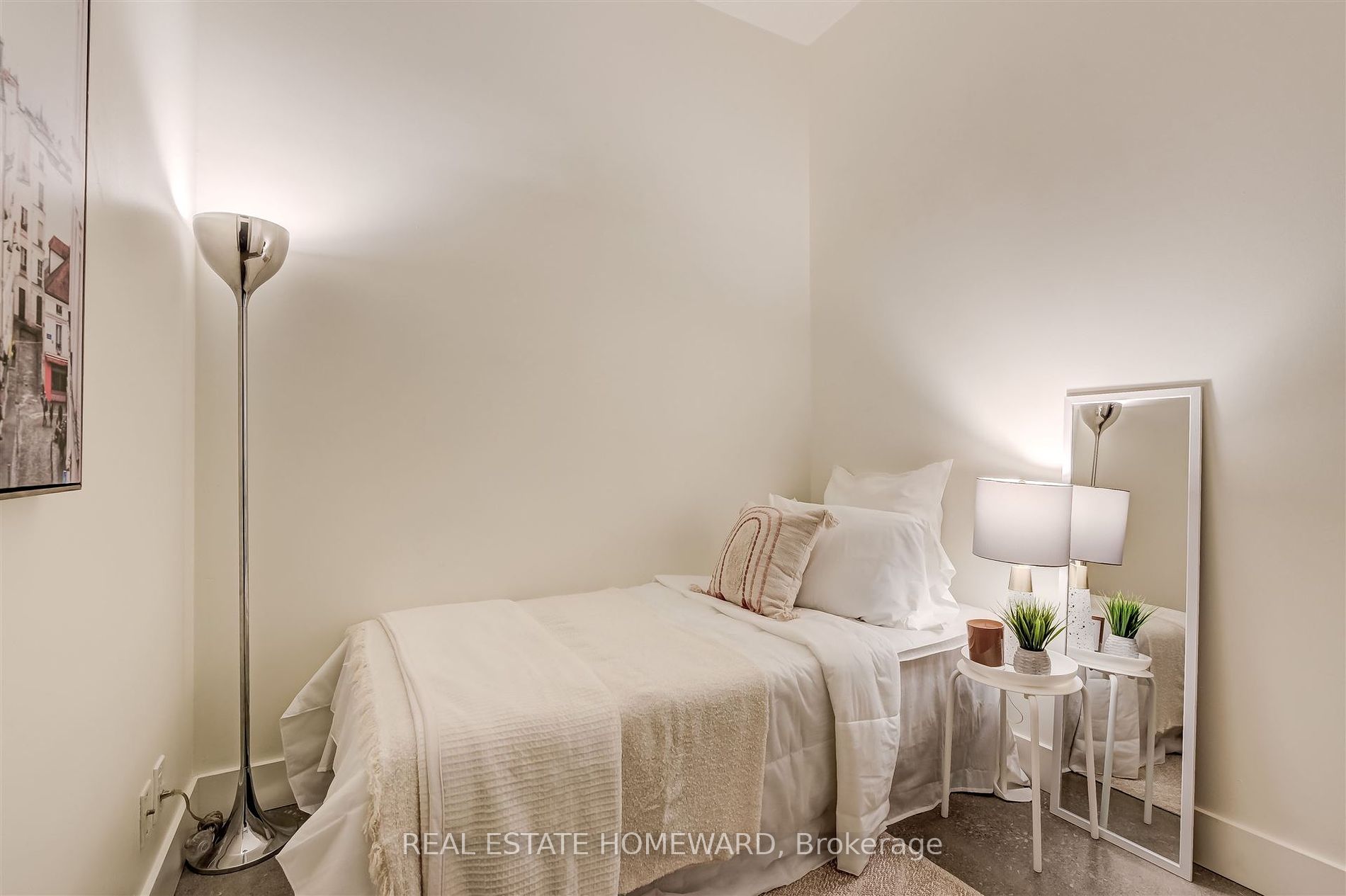 569 King St E, #406
