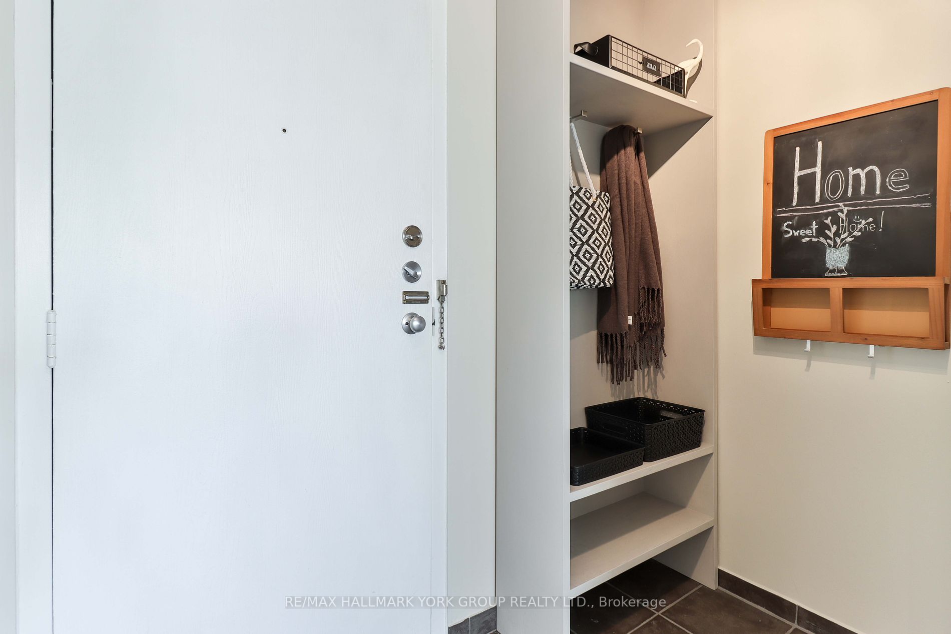86 Gerrard St E, #22C