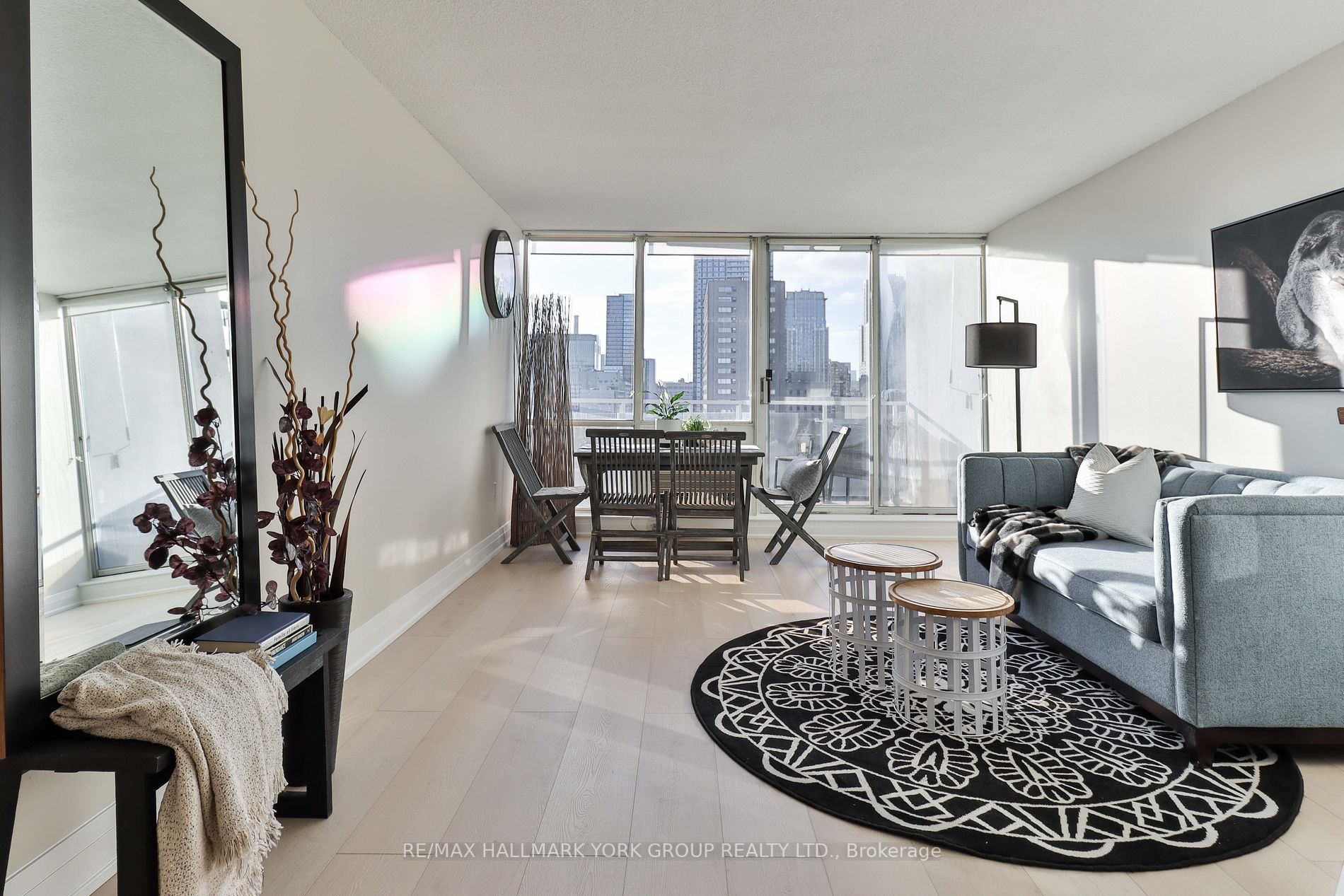 86 Gerrard St E, #22C