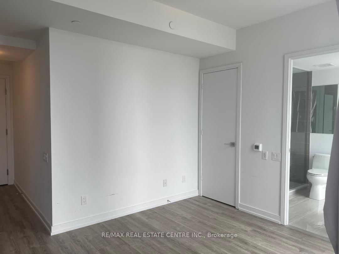 28 Wellesley St, #3010