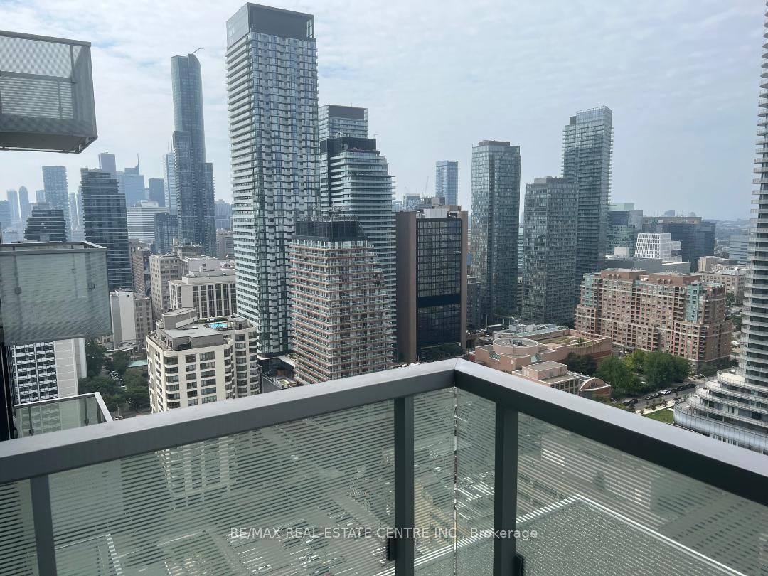 28 Wellesley St, #3010