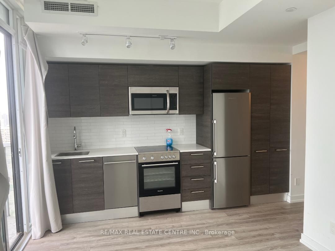28 Wellesley St, #3010