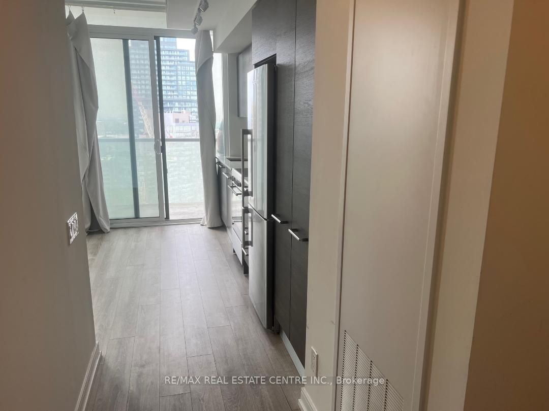 28 Wellesley St, #3010