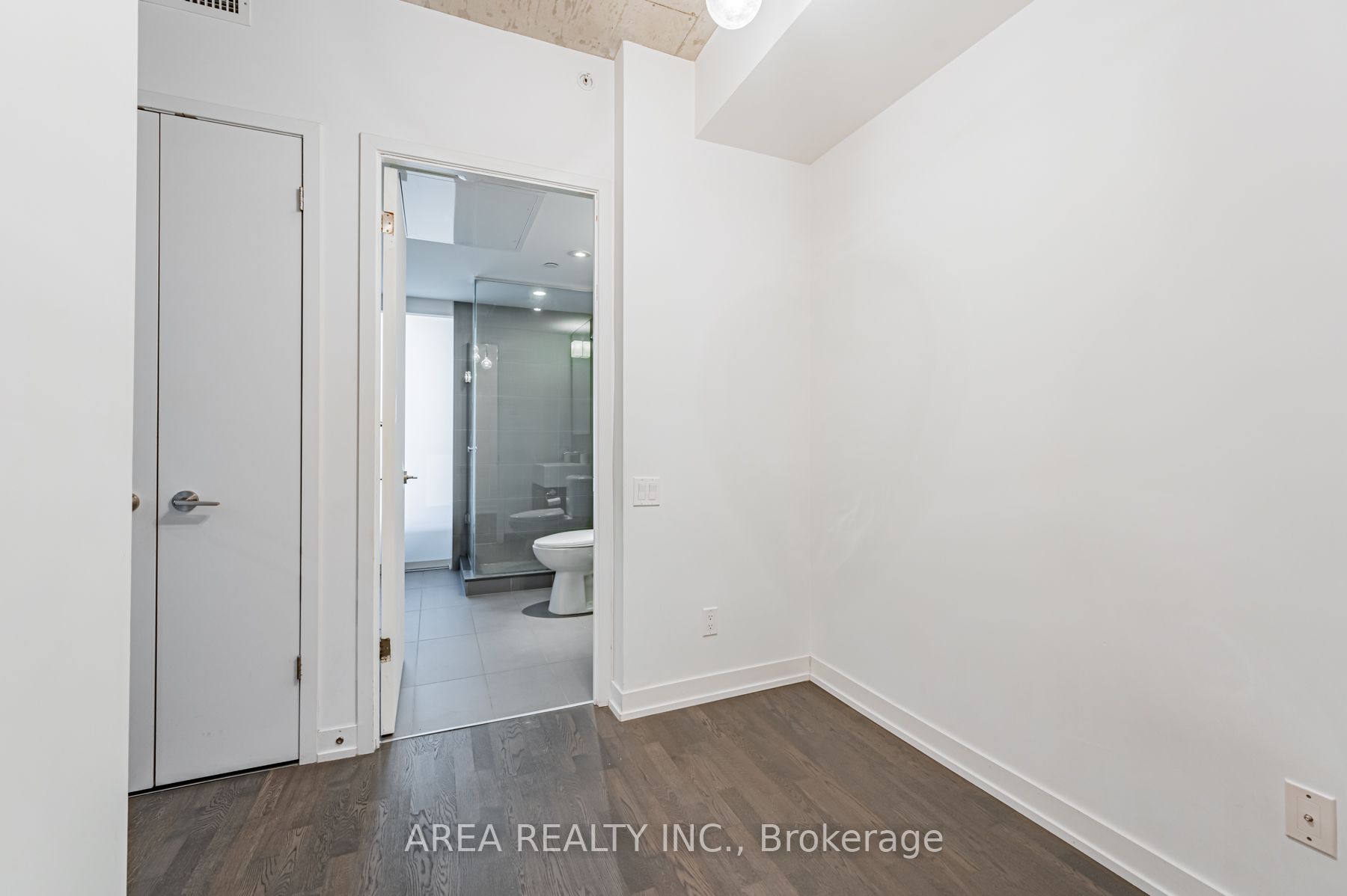 560 King Street W, #610