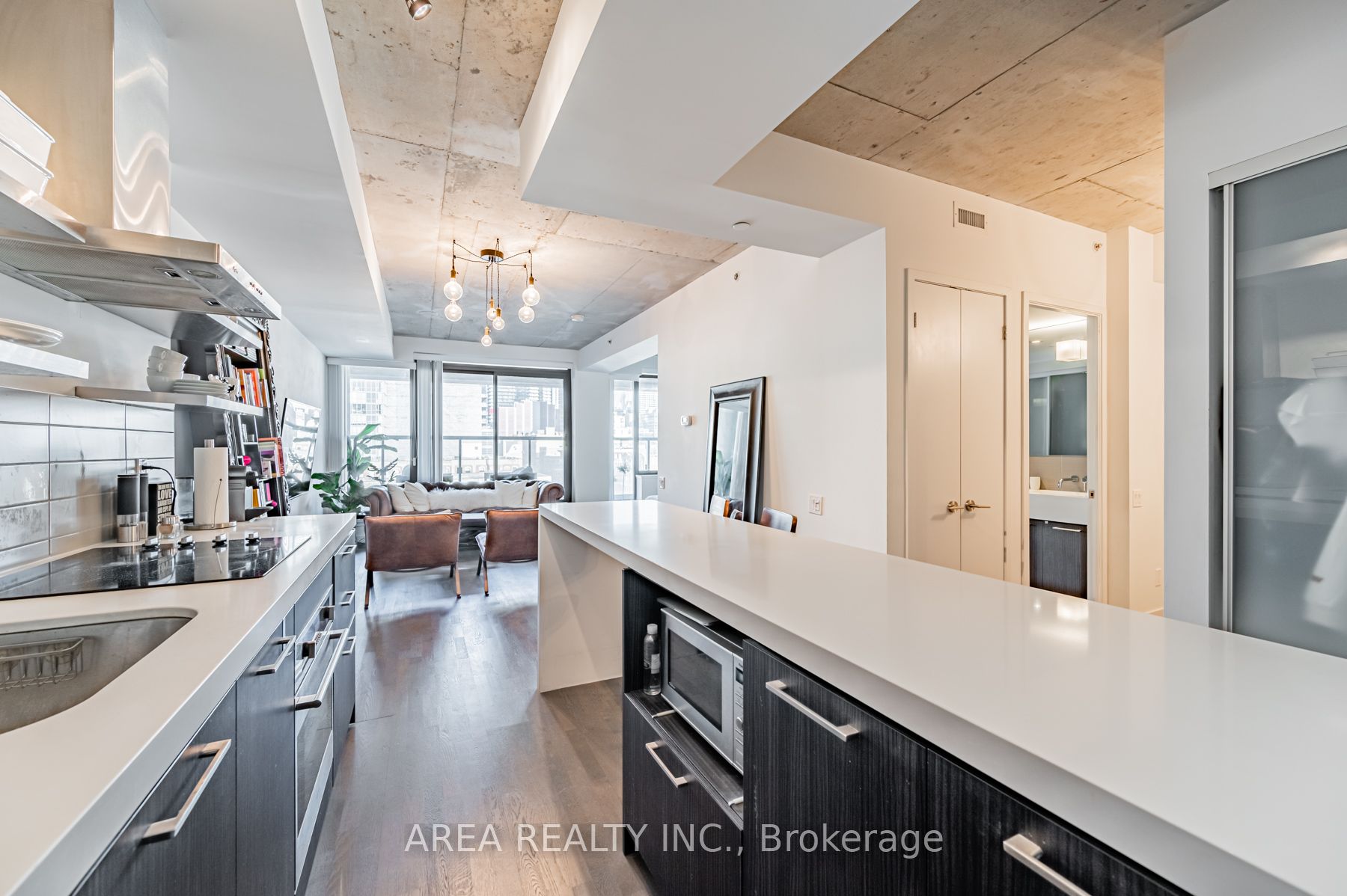 560 King Street W, #610