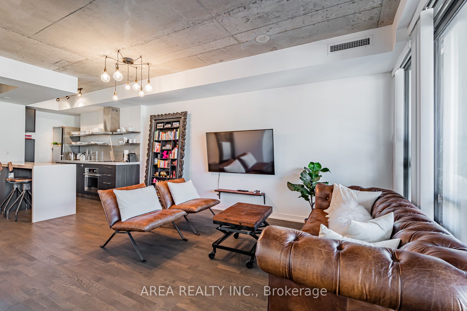 560 King Street W, #610