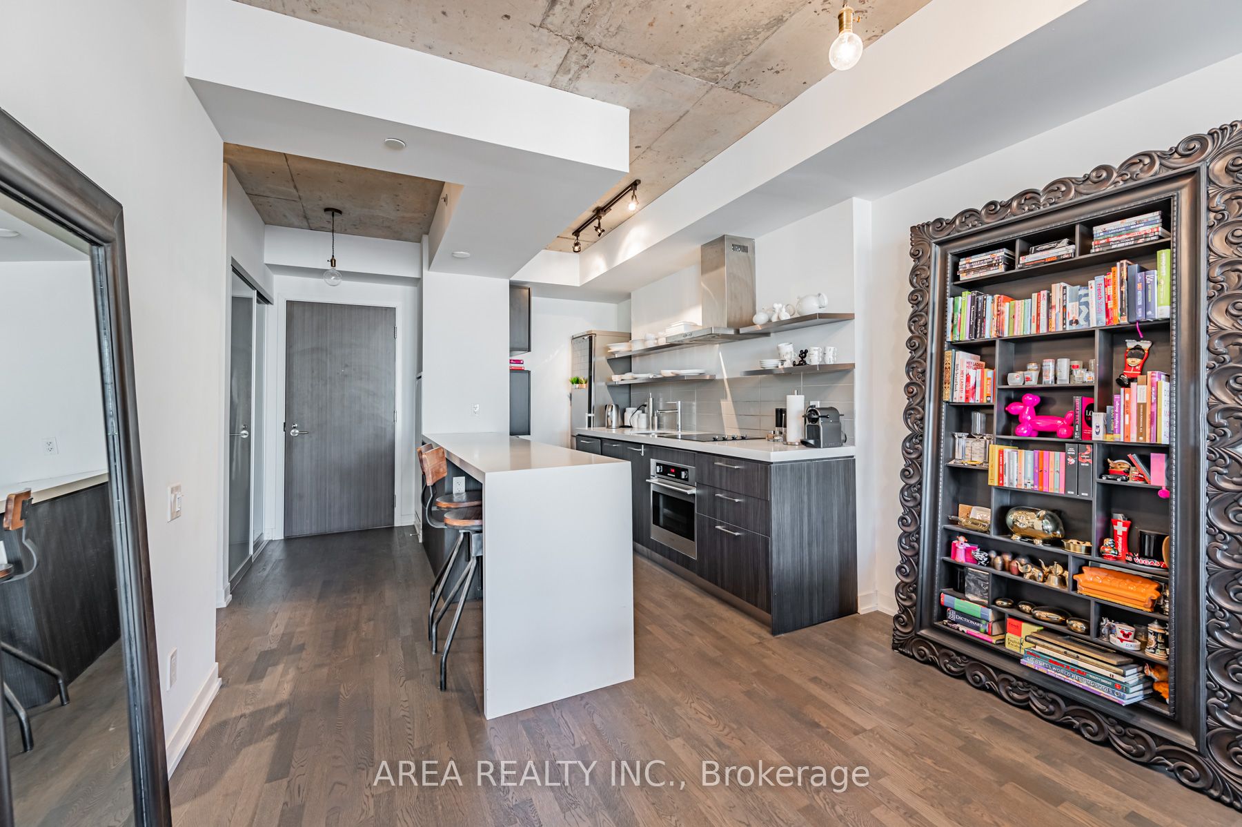 560 King Street W, #610