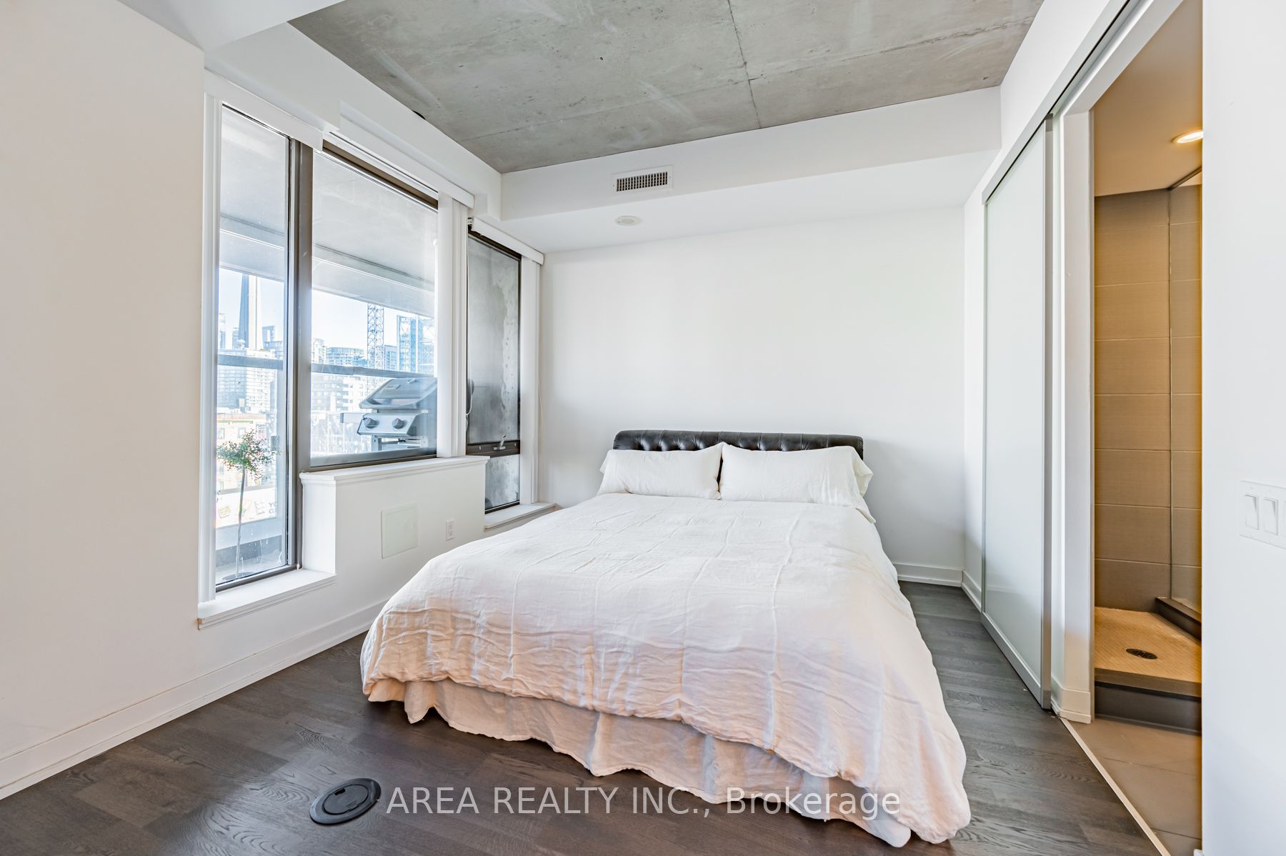 560 King Street W, #610