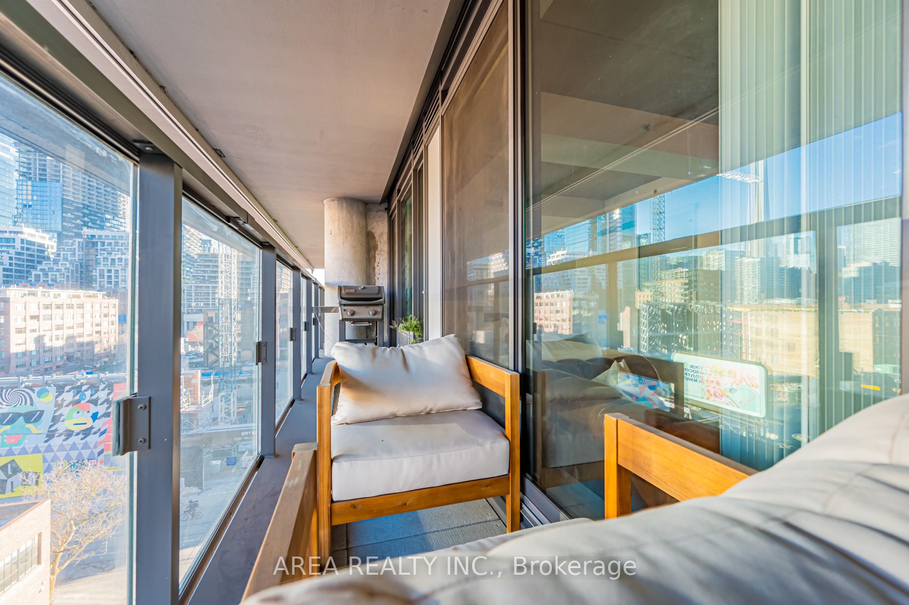 560 King Street W, #610