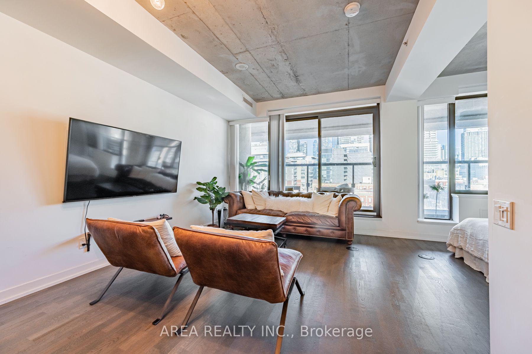 560 King Street W, #610