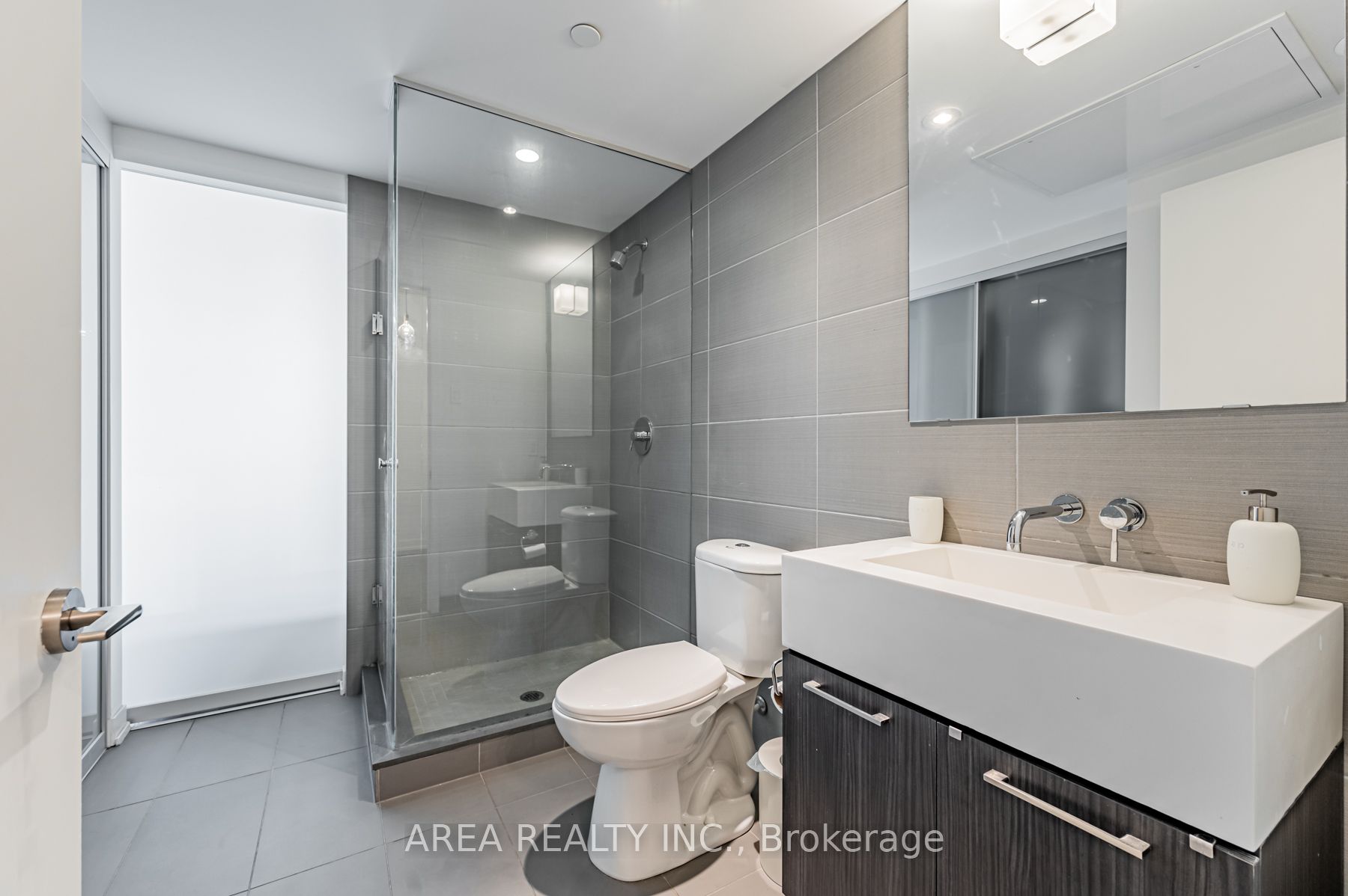 560 King Street W, #610