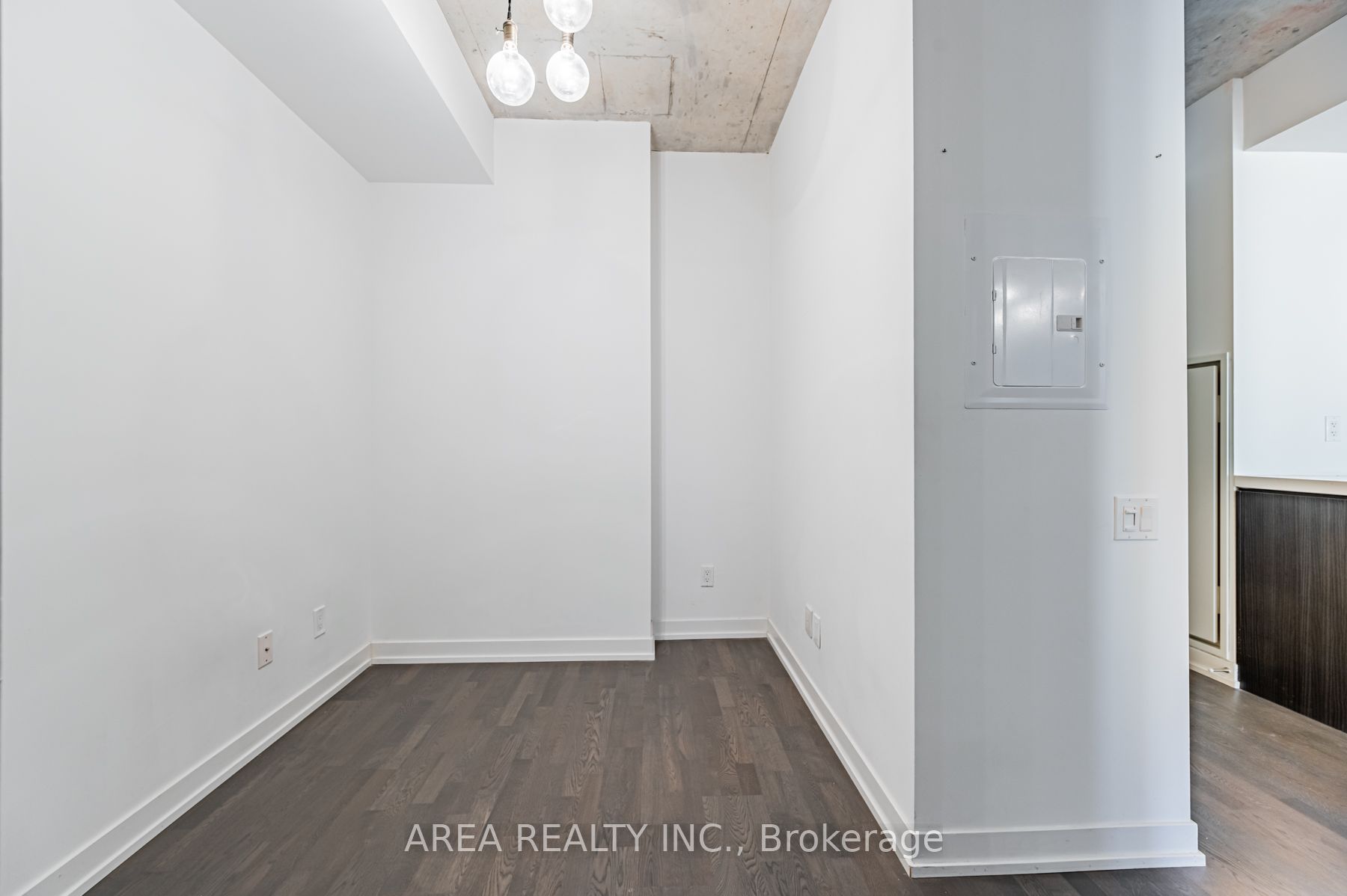 560 King Street W, #610