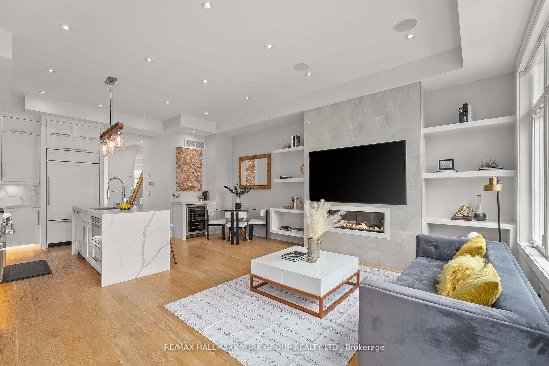 100 Roe Ave