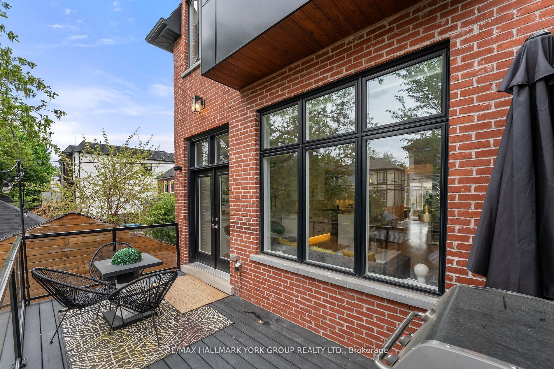100 Roe Ave