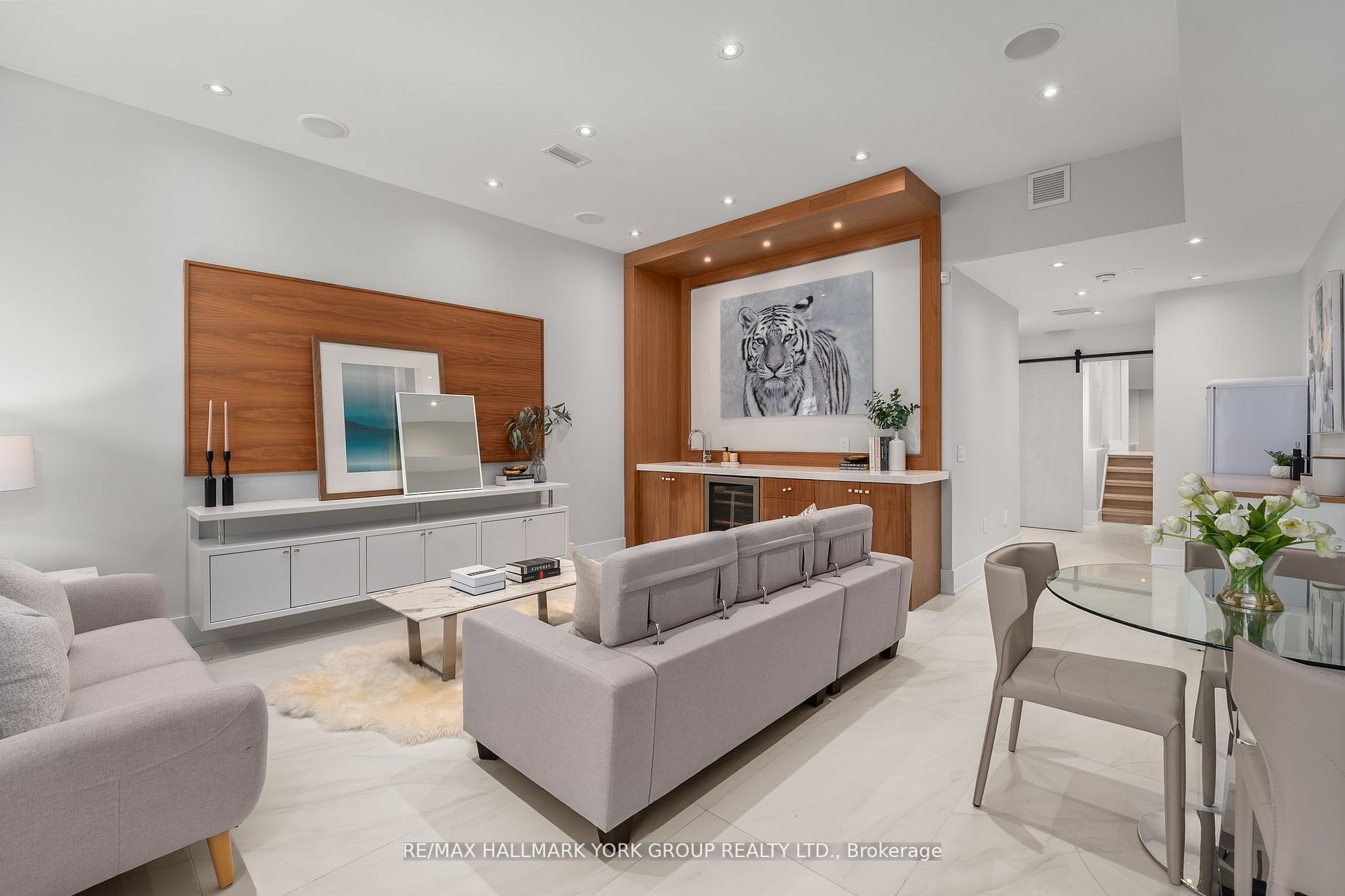 100 Roe Ave
