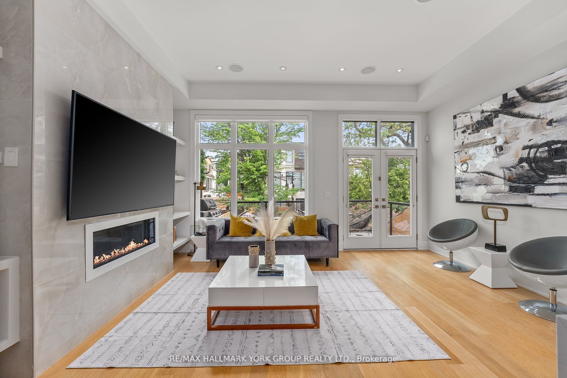 100 Roe Ave