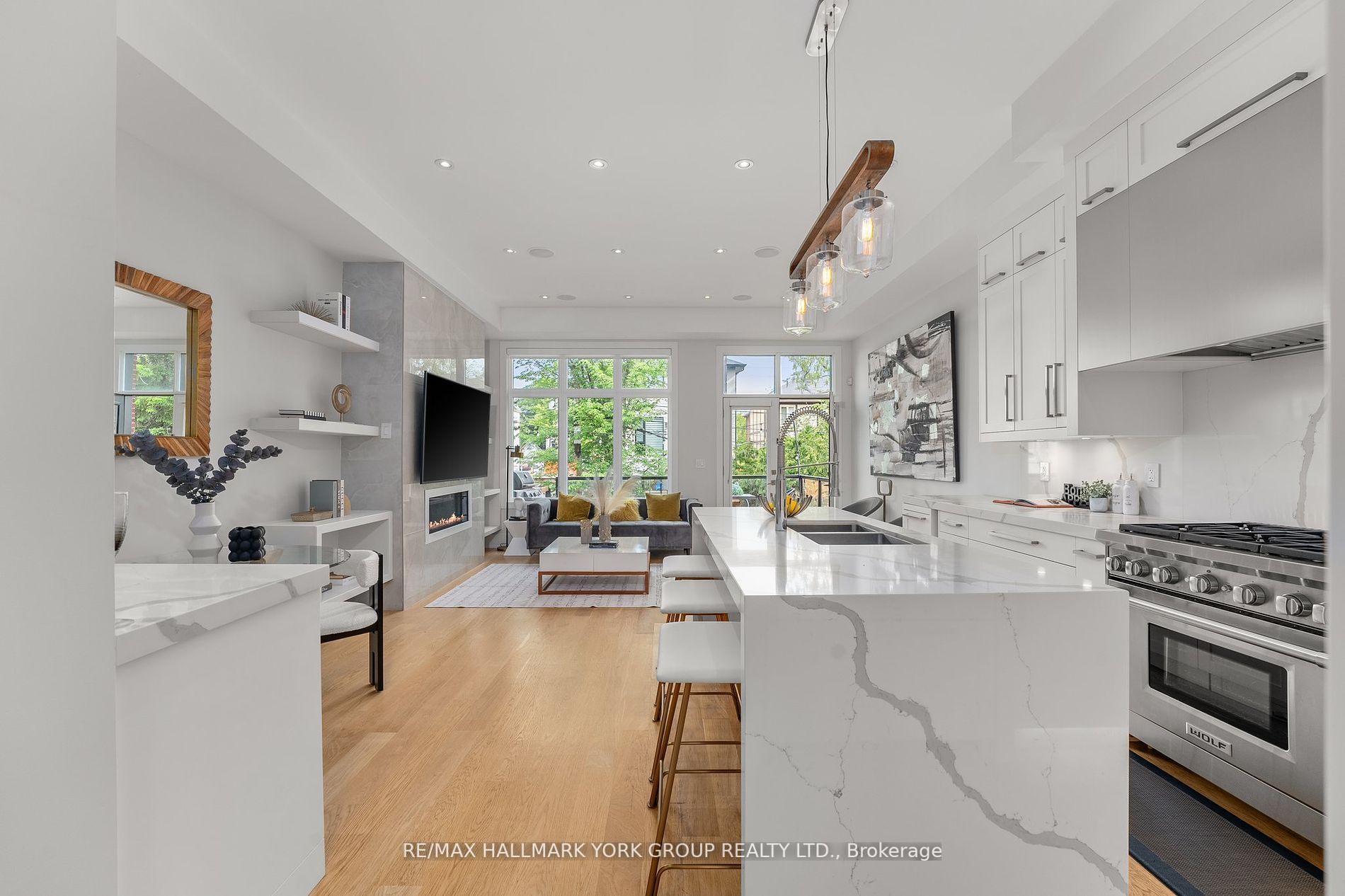 100 Roe Ave