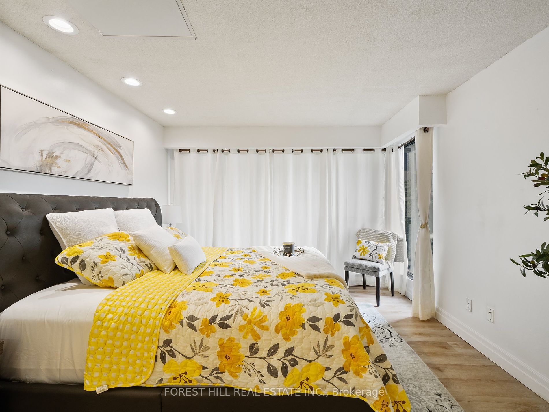 65 Harbour Square, #604