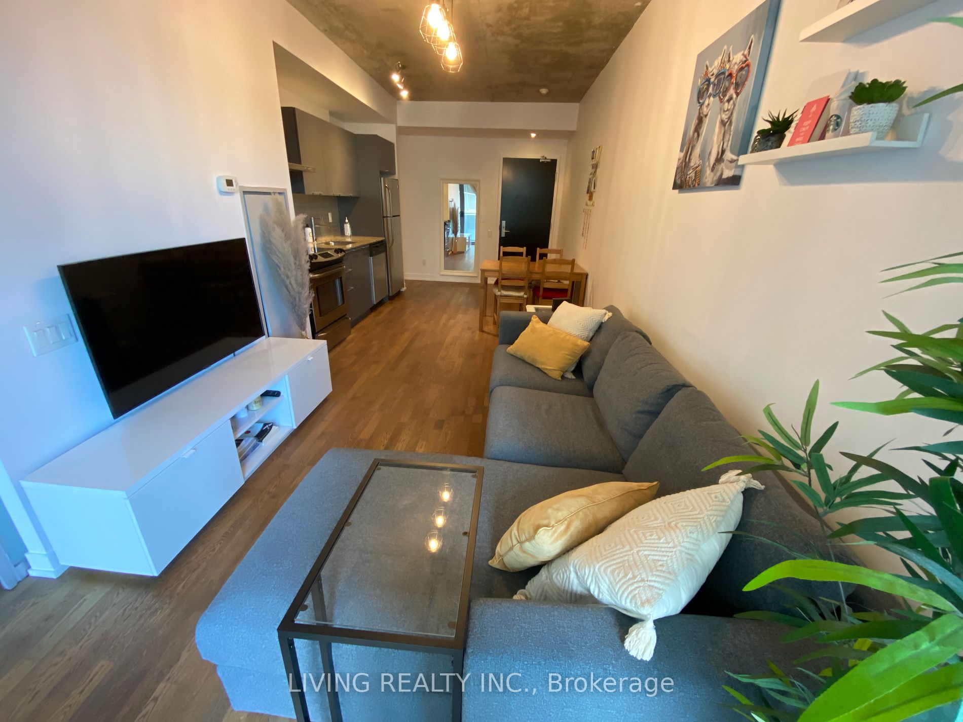 650 King St W, #604