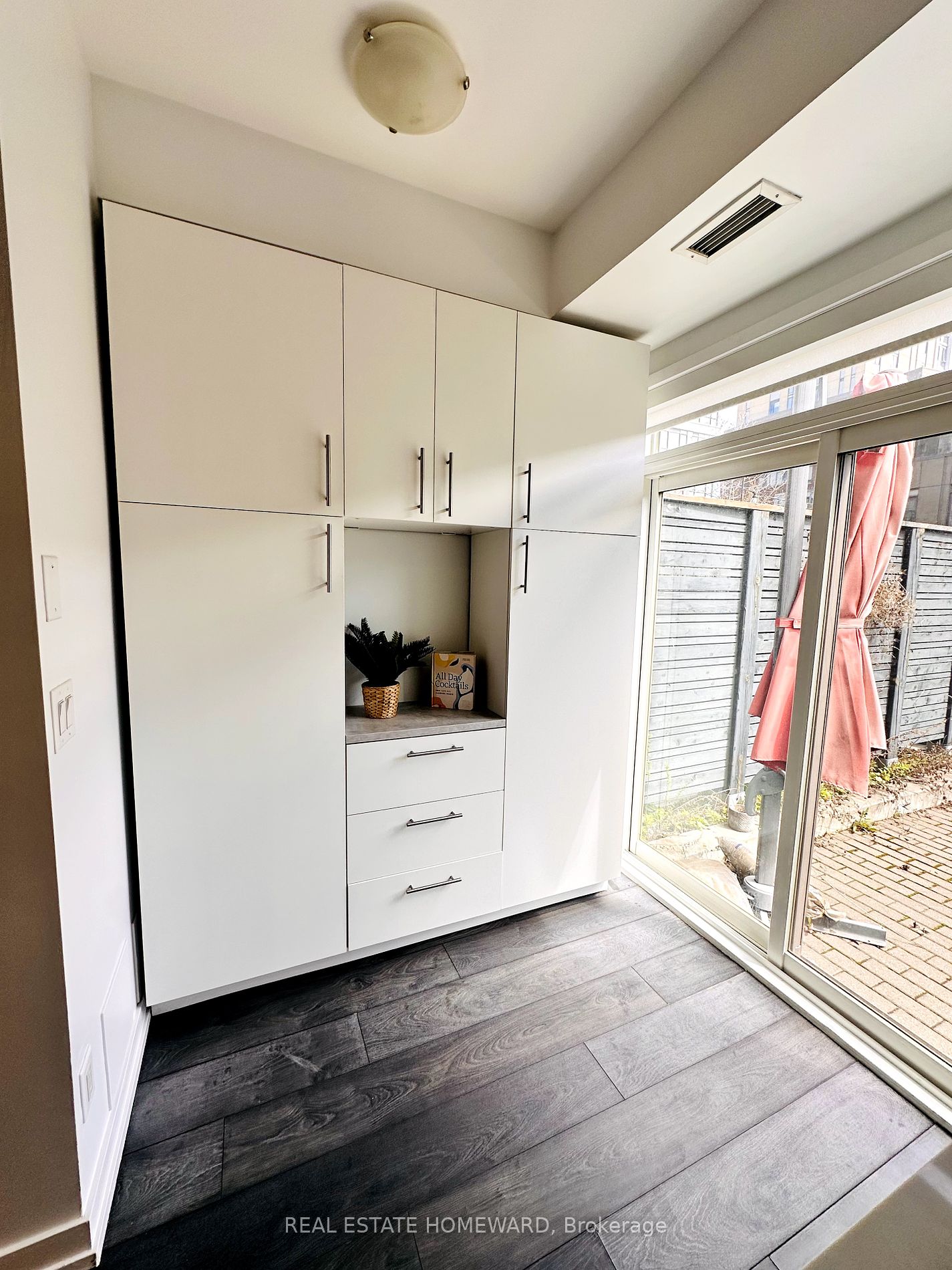 17 St. Bartholomew Street, #17
