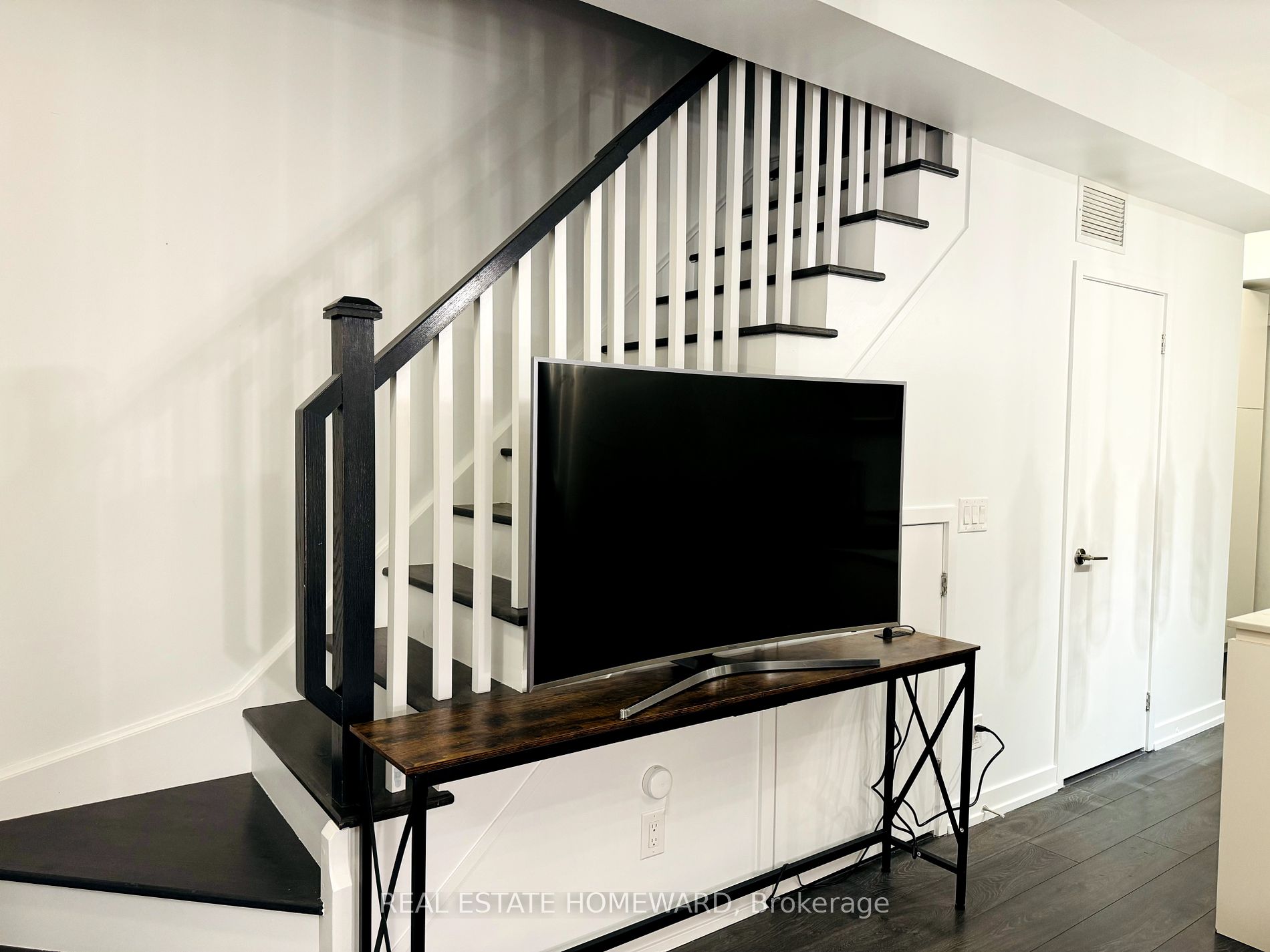17 St. Bartholomew Street, #17