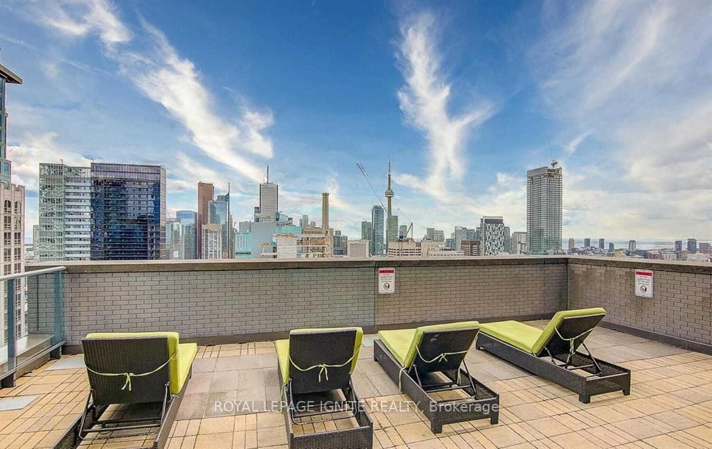 770 Bay St, #2509