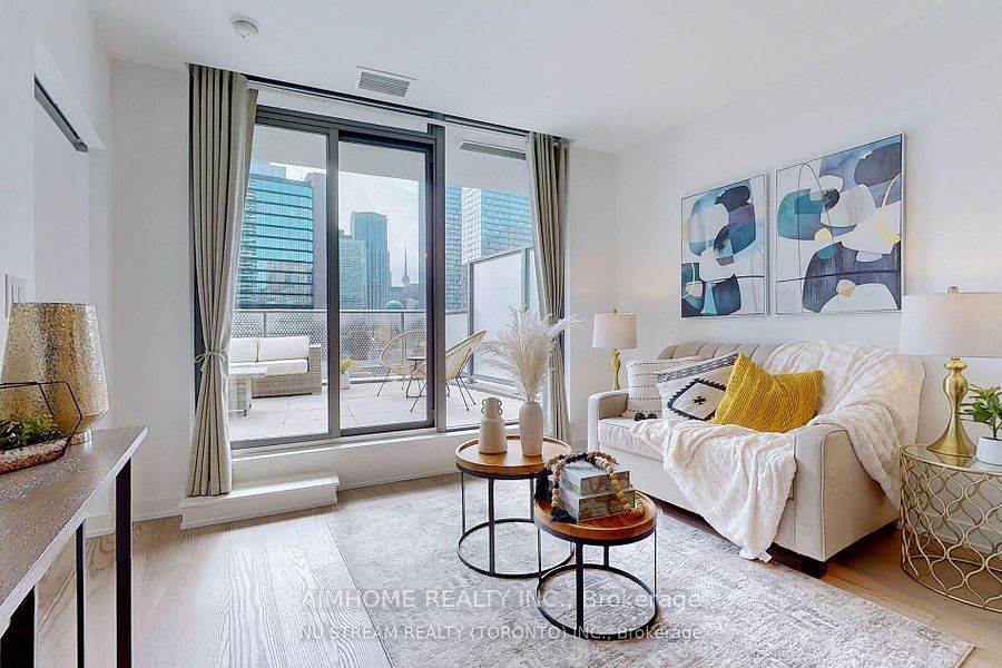 11 Wellesley St W, #605