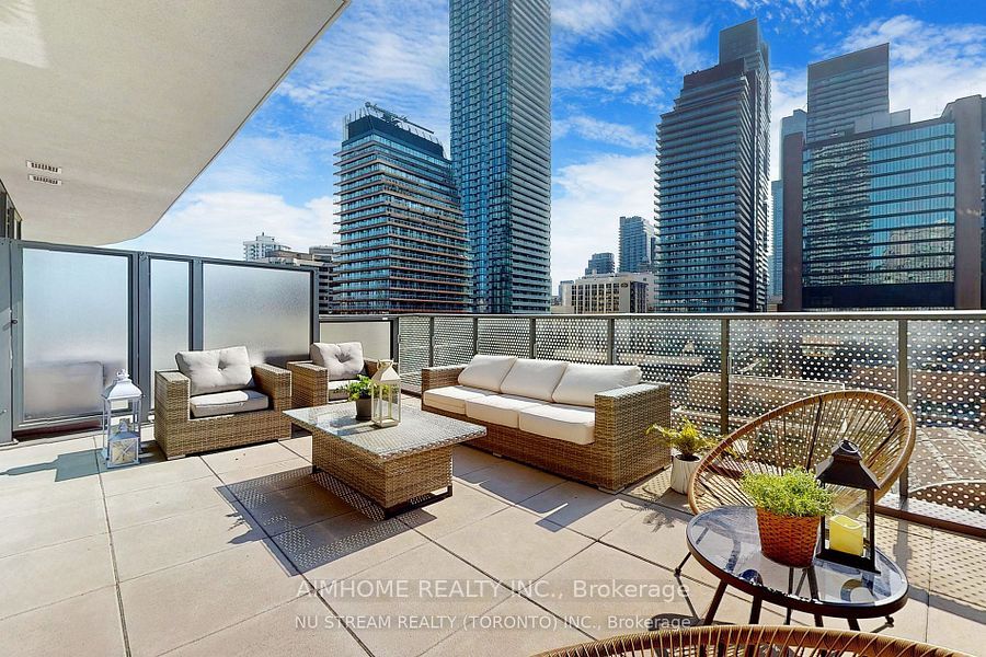 11 Wellesley St W, #605