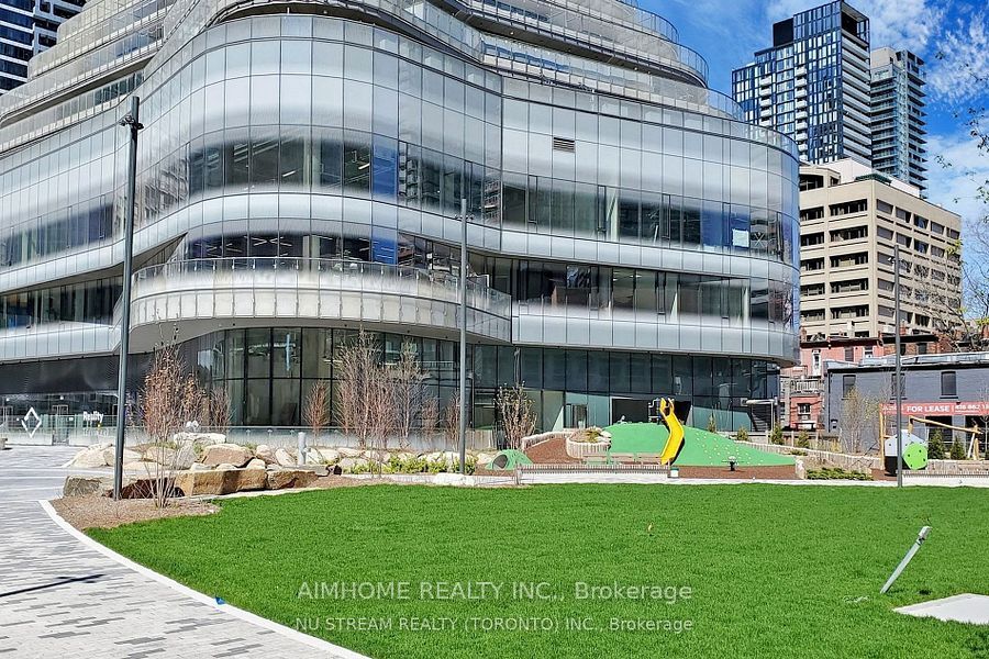 11 Wellesley St W, #605