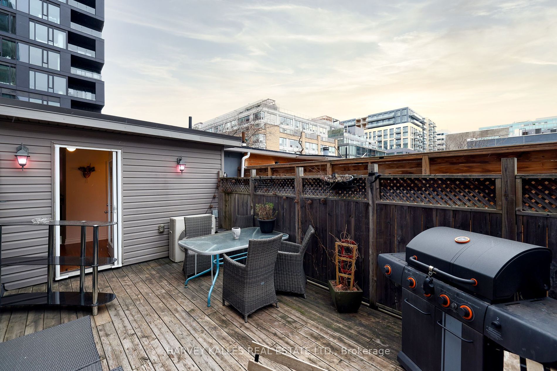 530 Richmond St W