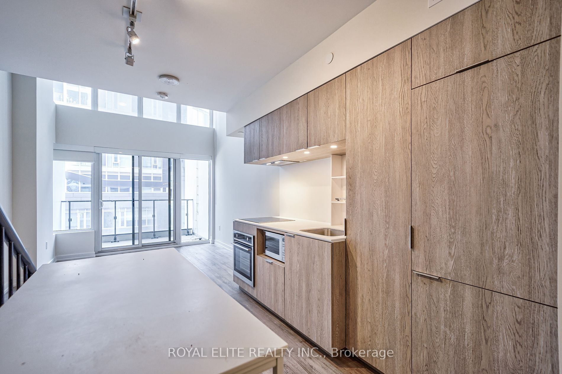 77 Shuter St, #520