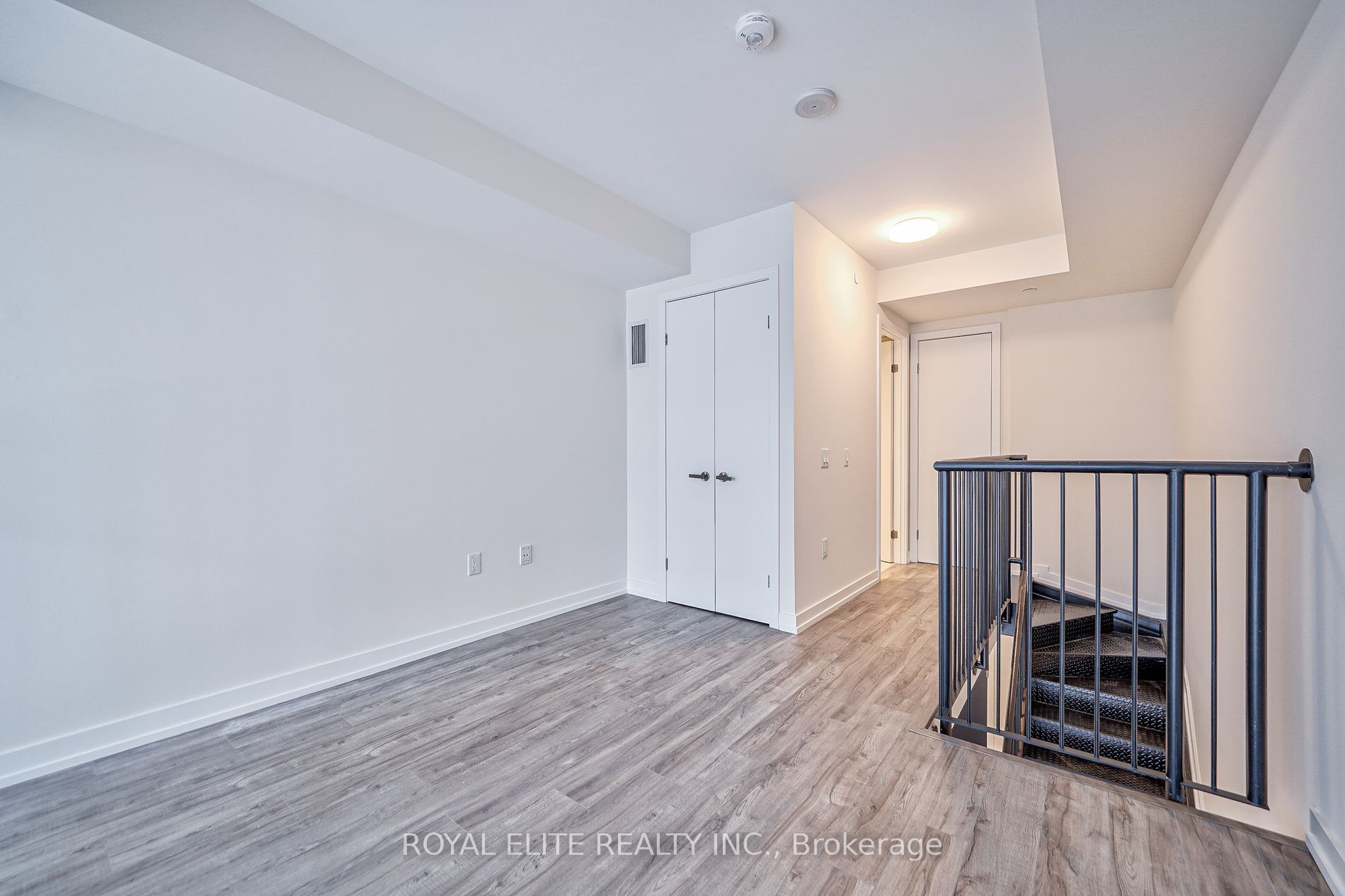 77 Shuter St, #520