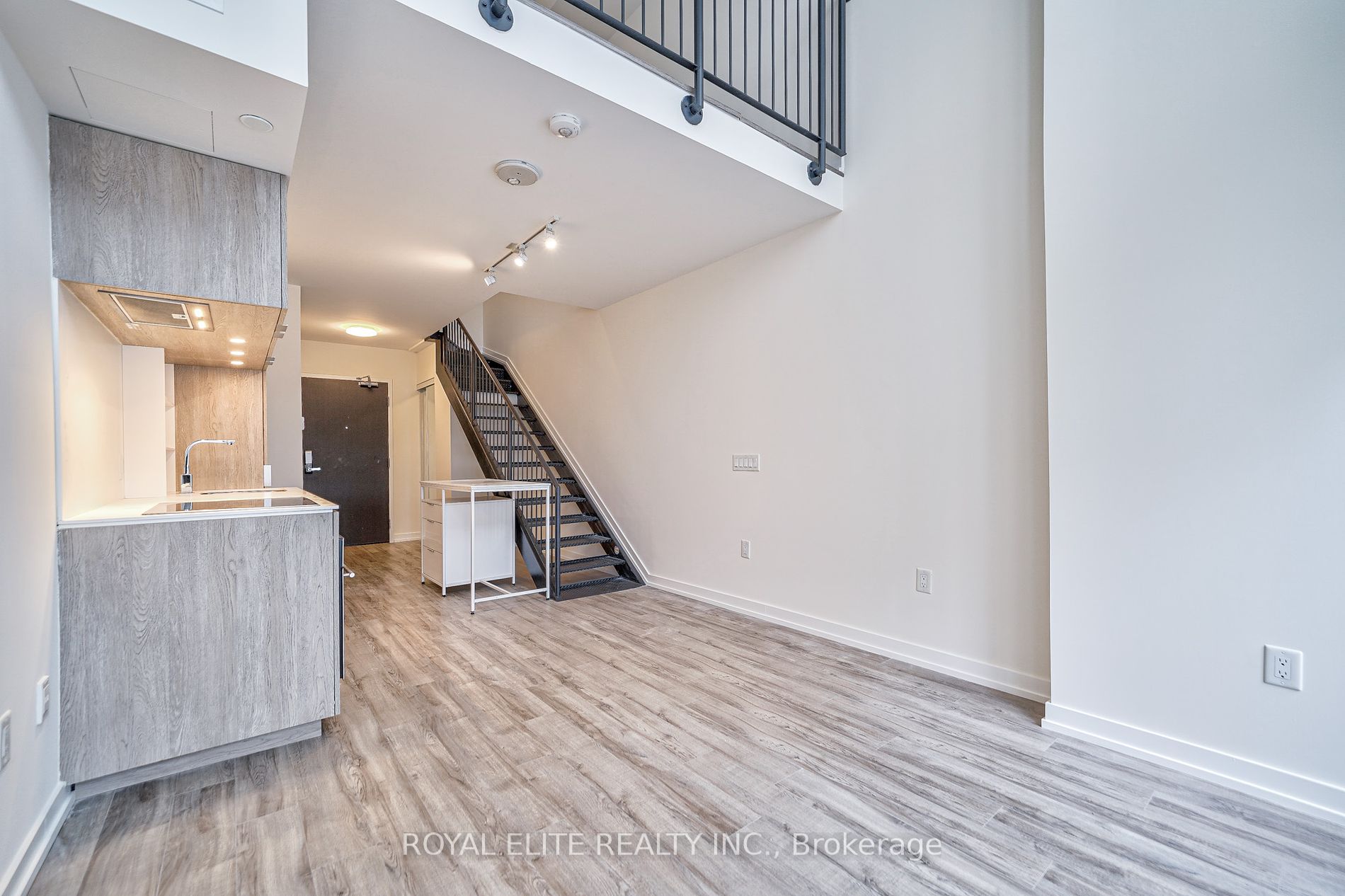 77 Shuter St, #520