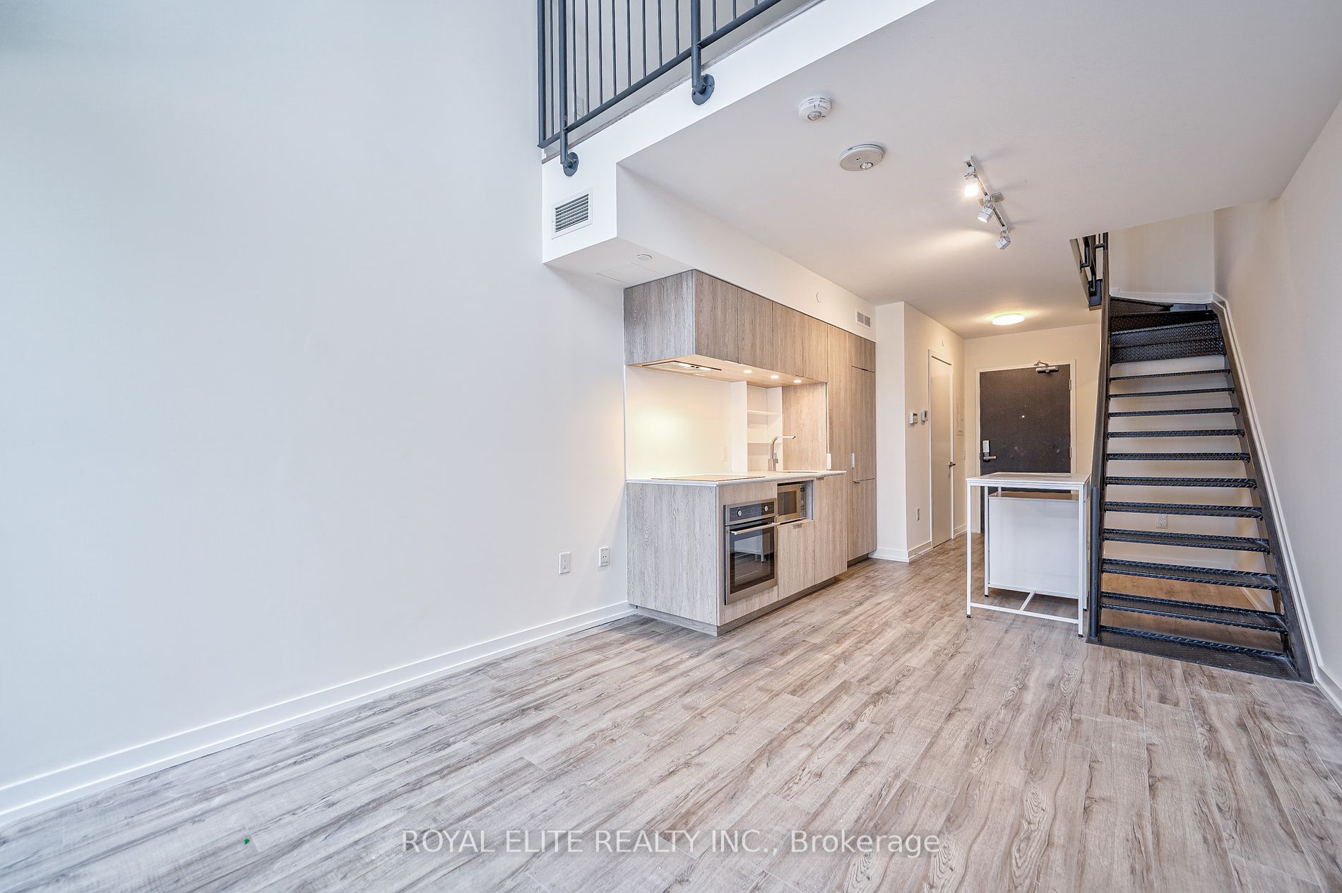 77 Shuter St, #520