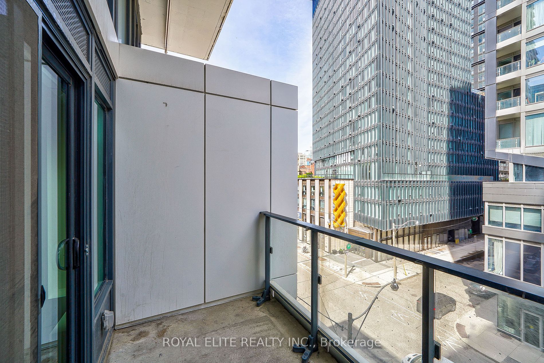 77 Shuter St, #520