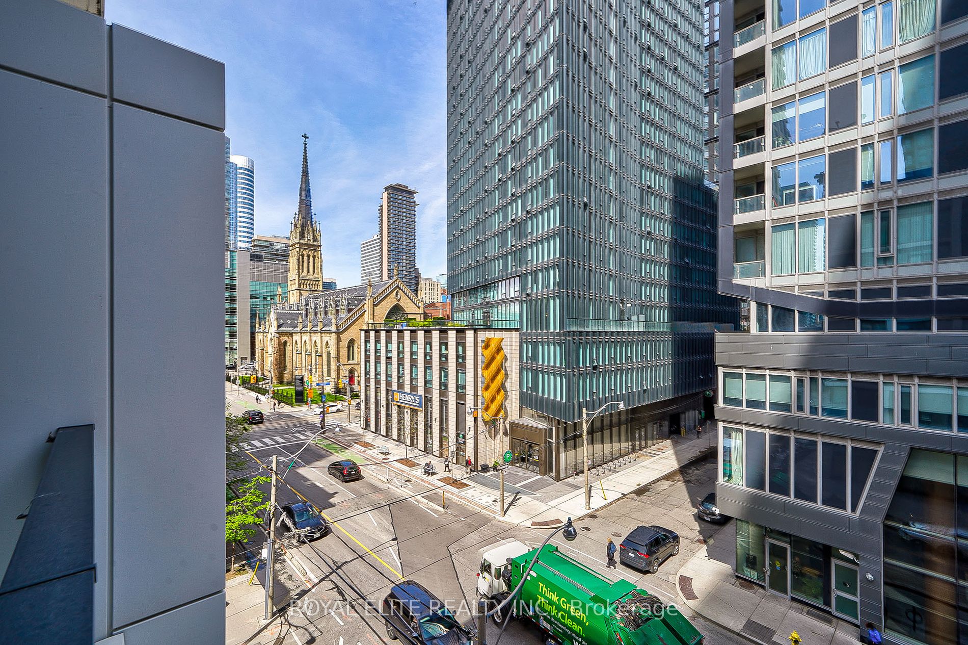 77 Shuter St, #520