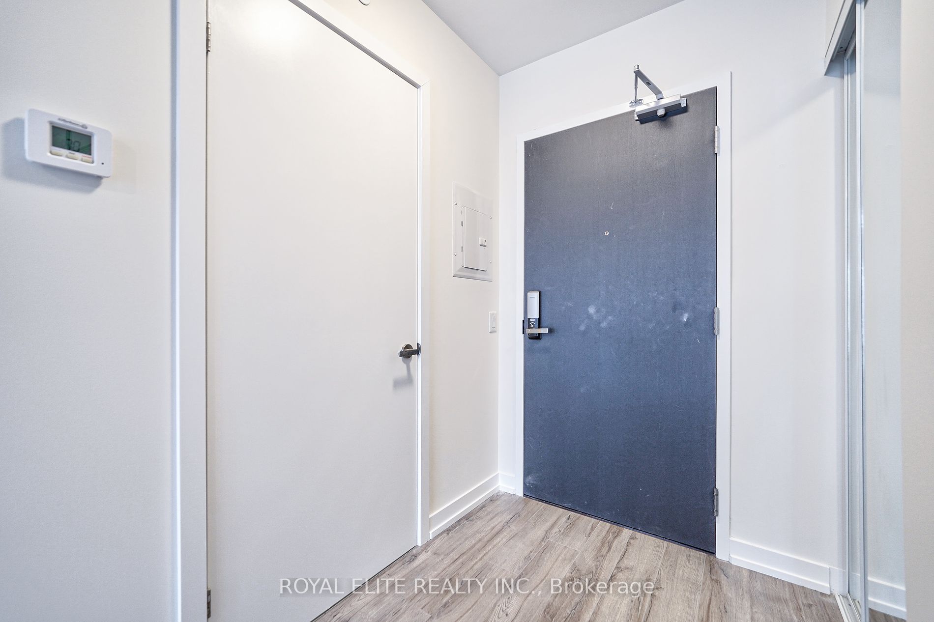 77 Shuter St, #520
