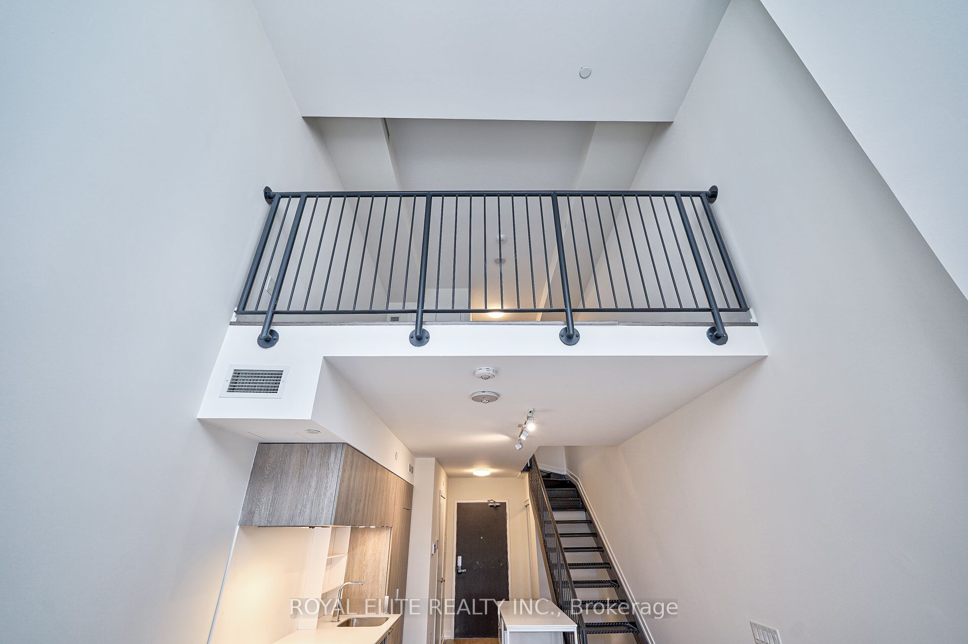 77 Shuter St, #520