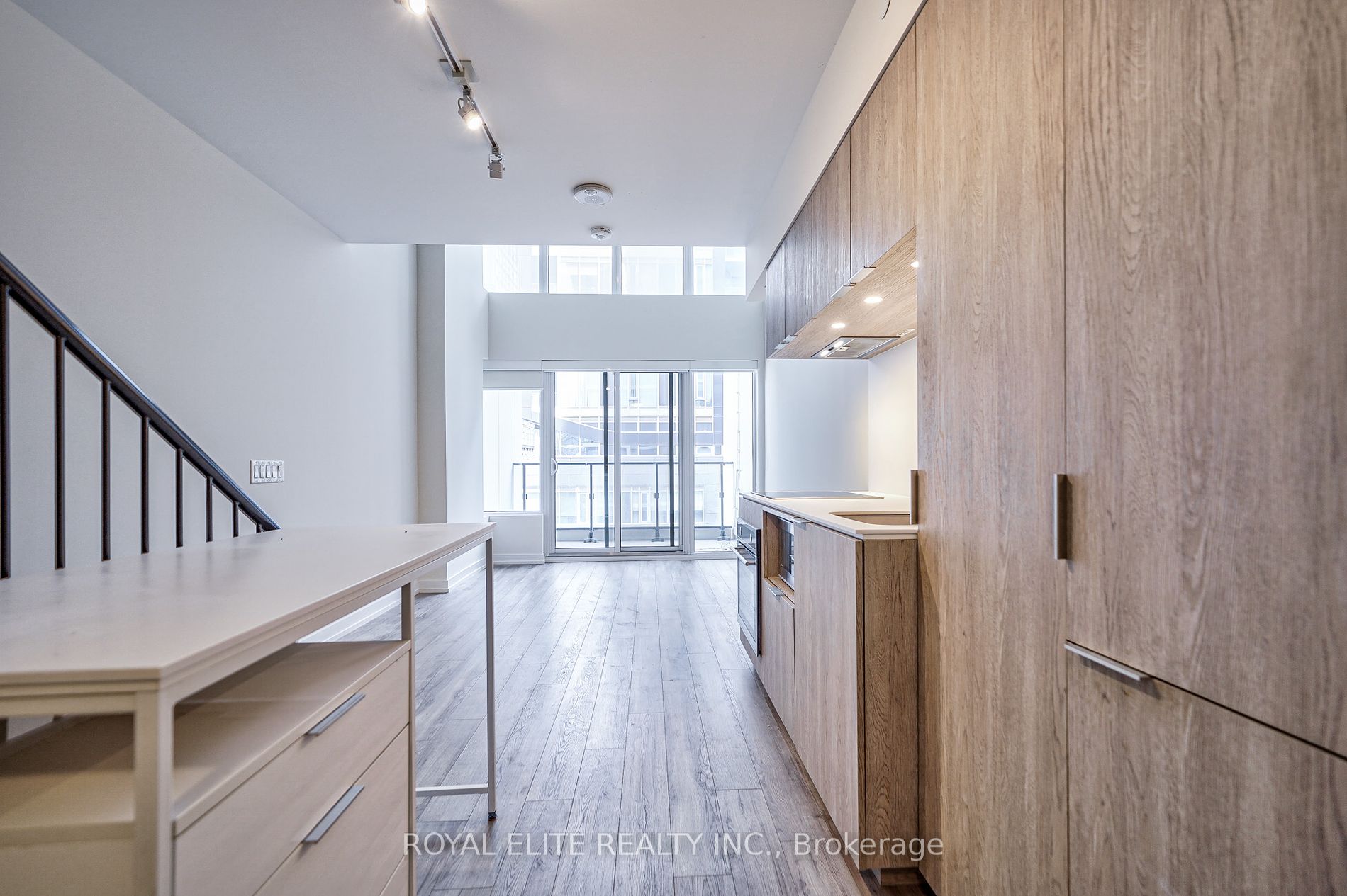 77 Shuter St, #520