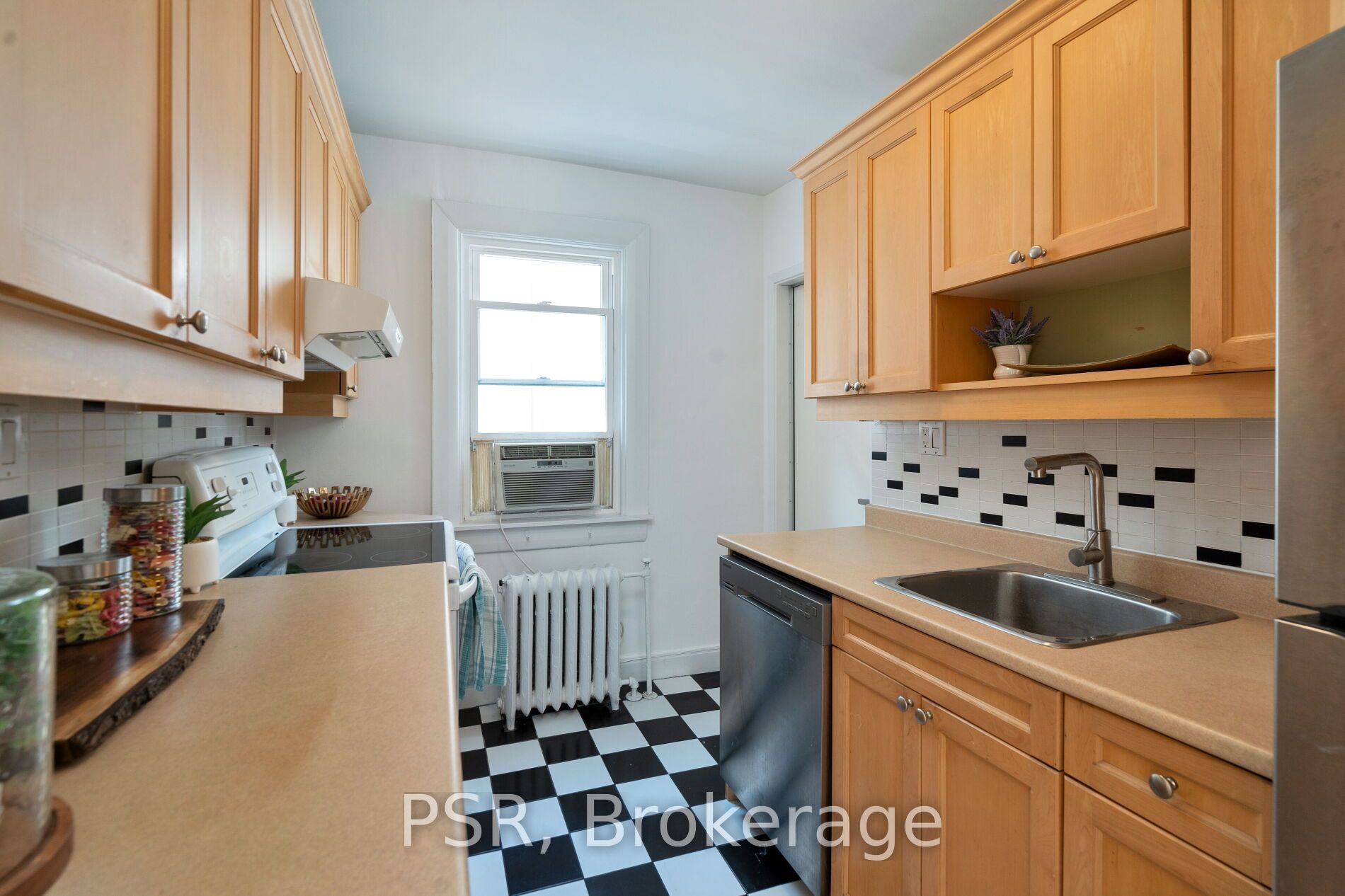 1599 Bathurst St, #16