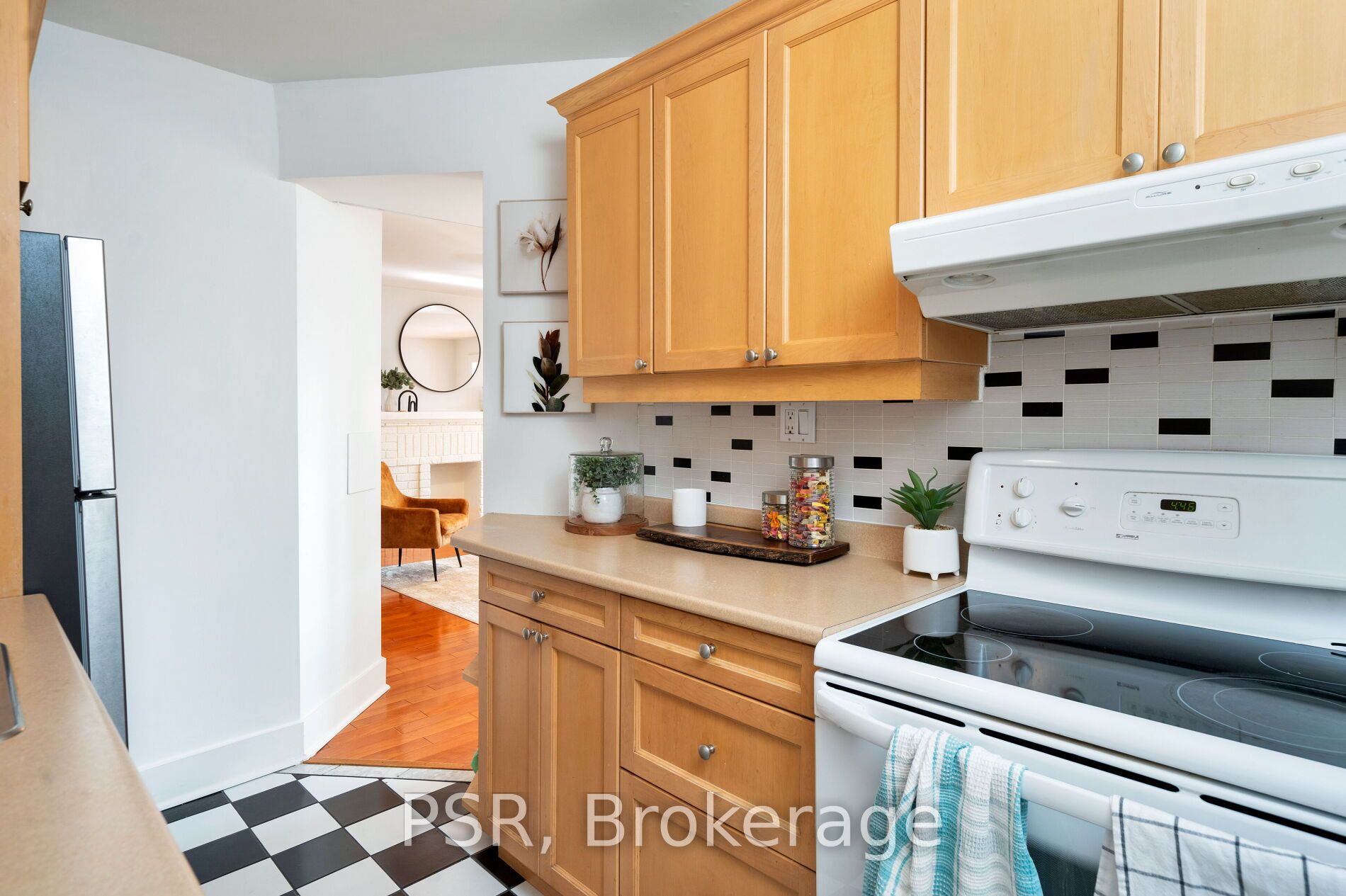 1599 Bathurst St, #16