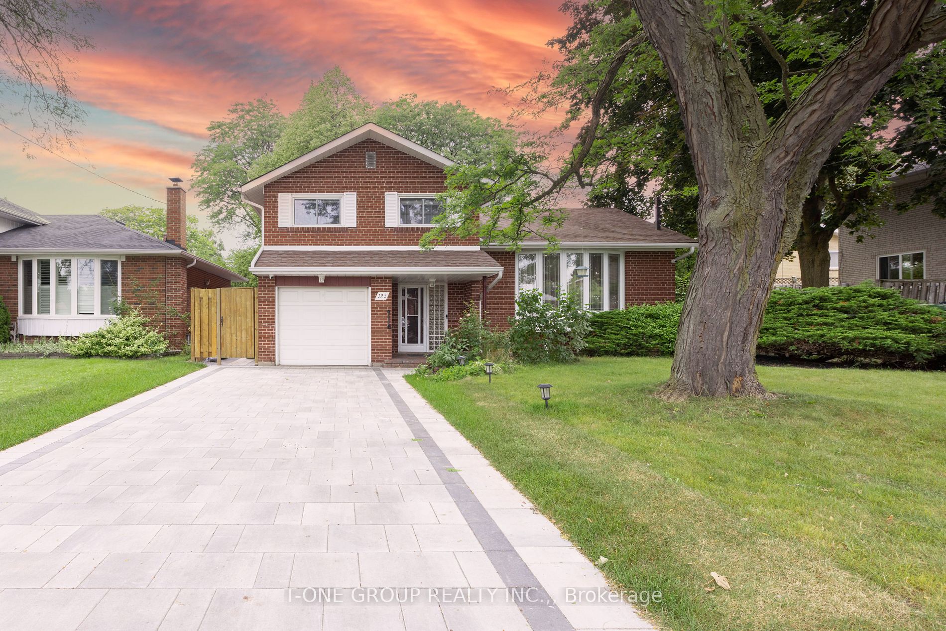 124 Wyndcliff Crescent